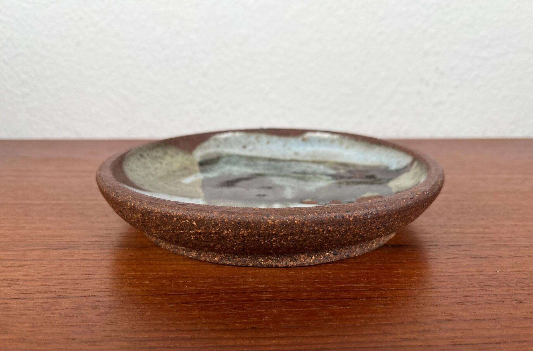 Danish studio pottery bowl from the mid-century by G.P., 1960s.
