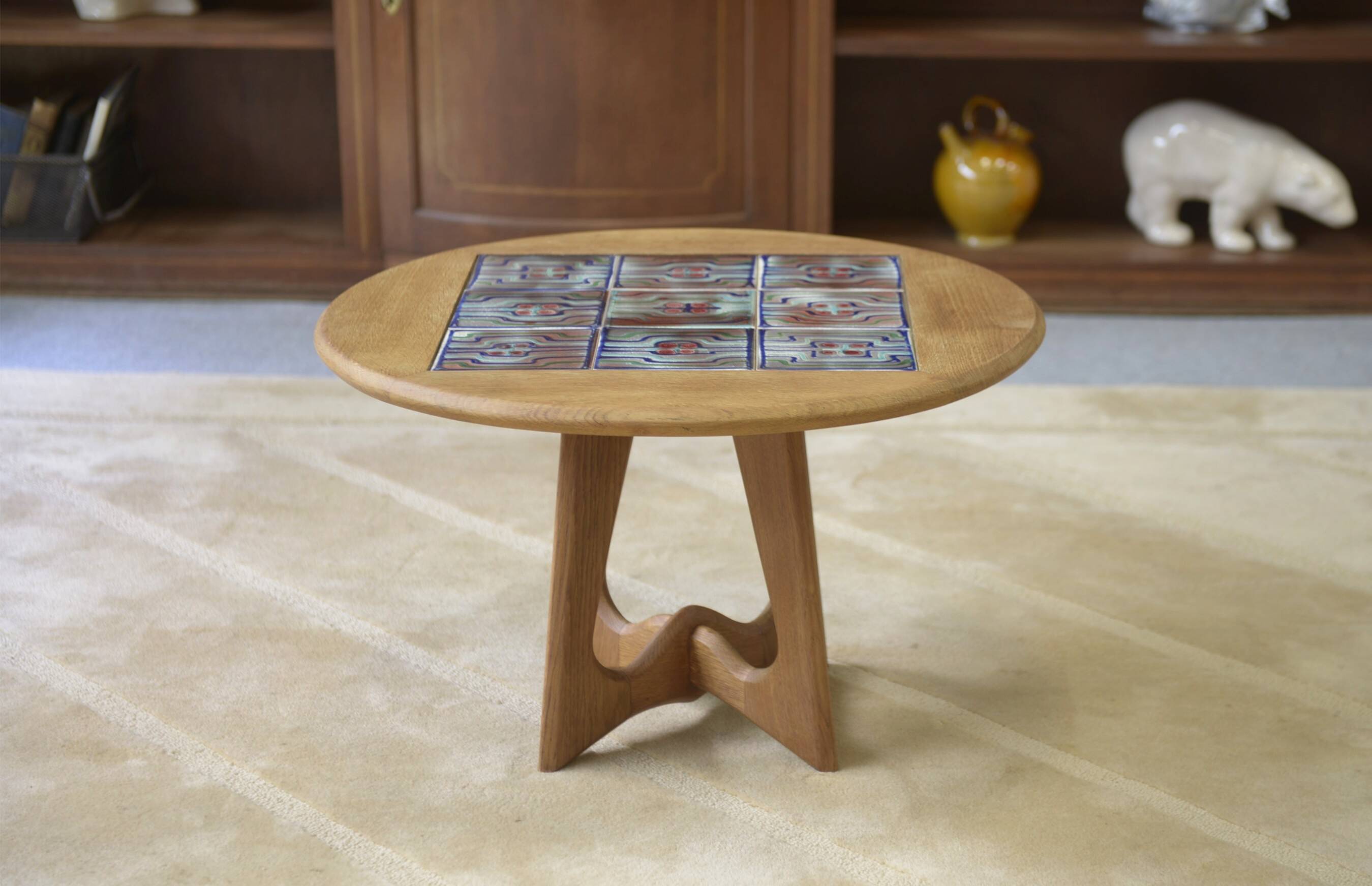 Guéridon/coffee table in oak by Guillerme and Chambron and ceramic by Danikowski for Votre Maison 1950s.