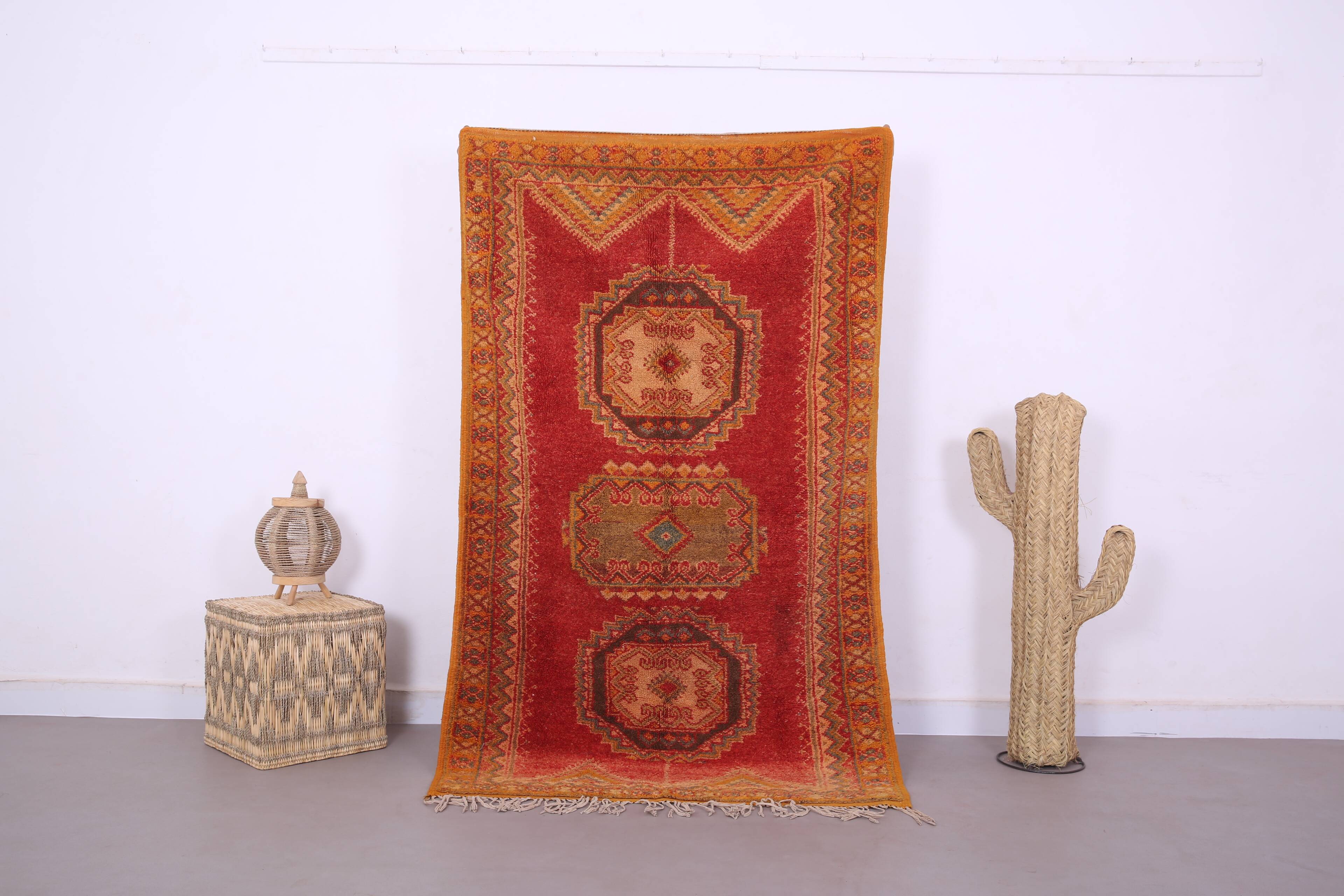 Vintage Handmade Taznakht Rug 118 x 199 cm - Berber Rug - Moroccan wool rug