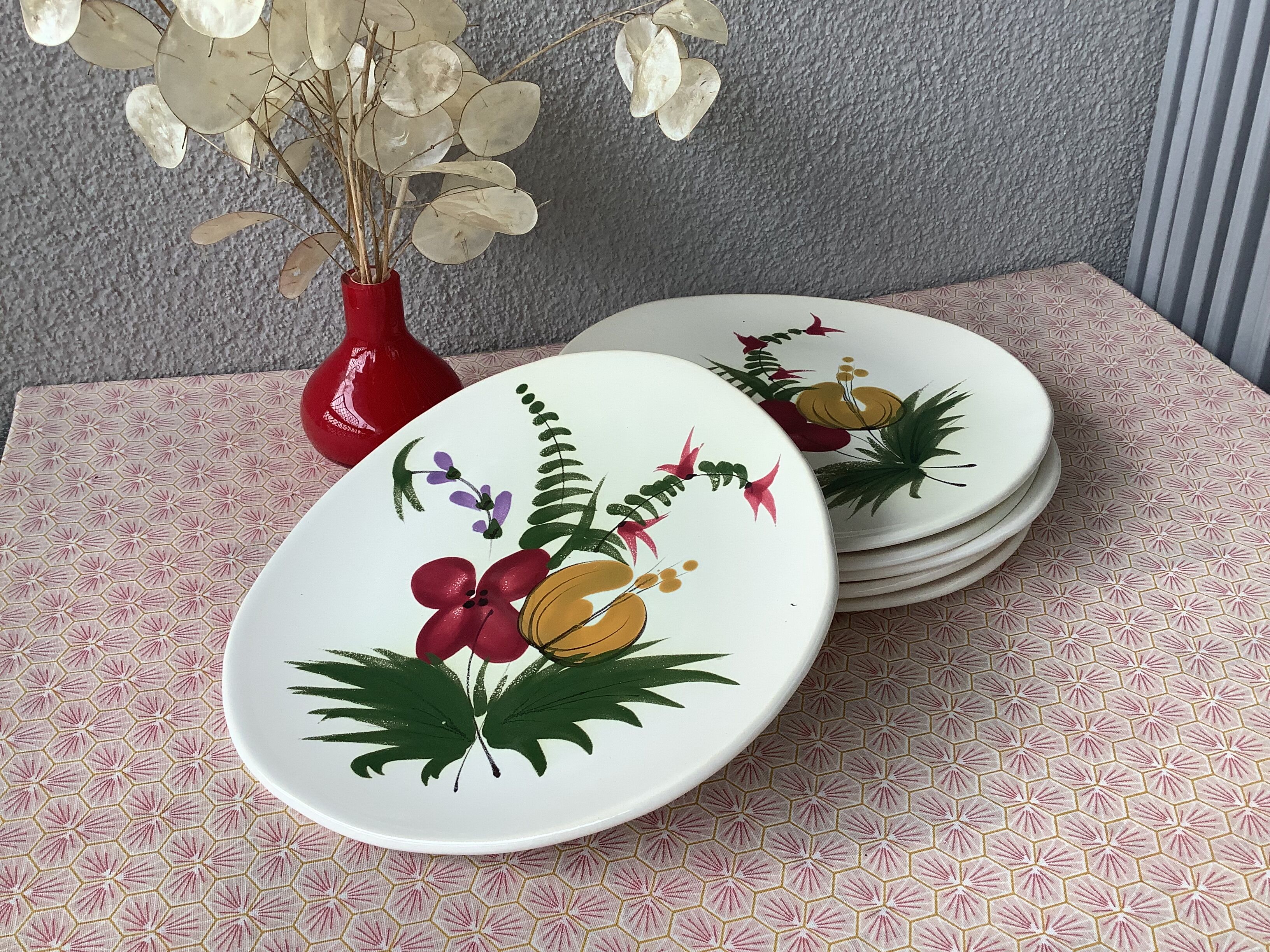 Plates of Pornic MBFA spring model hand painted
