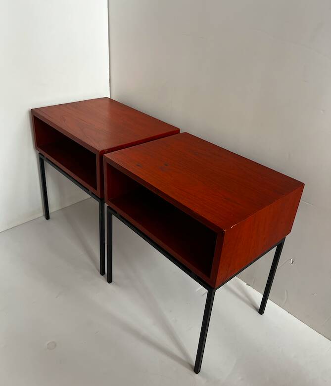 Pair of modernist bedside tables "Horatio" by Kuperus