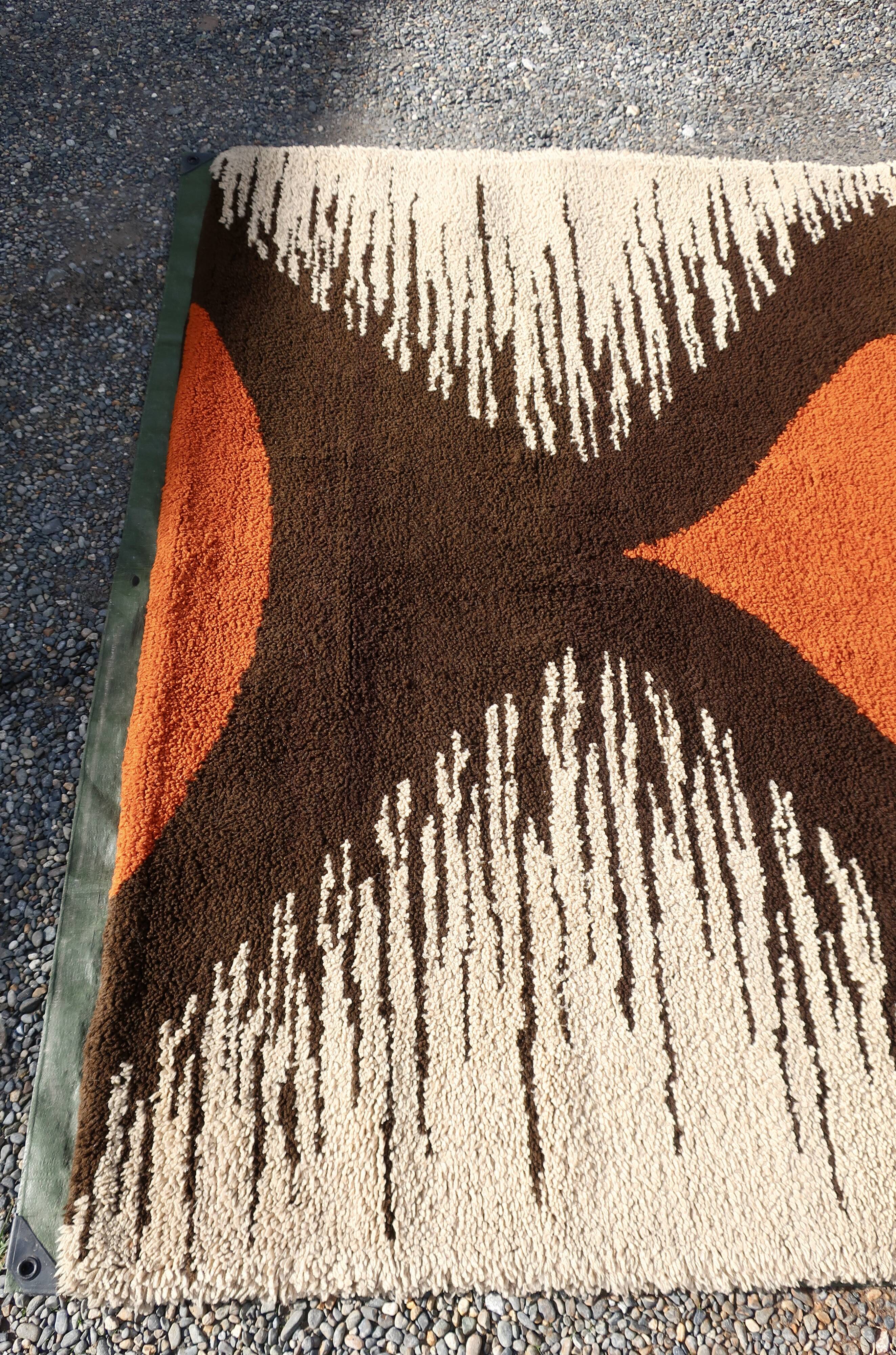 1970s designer rug in knotted wool 280 x 200 cm
