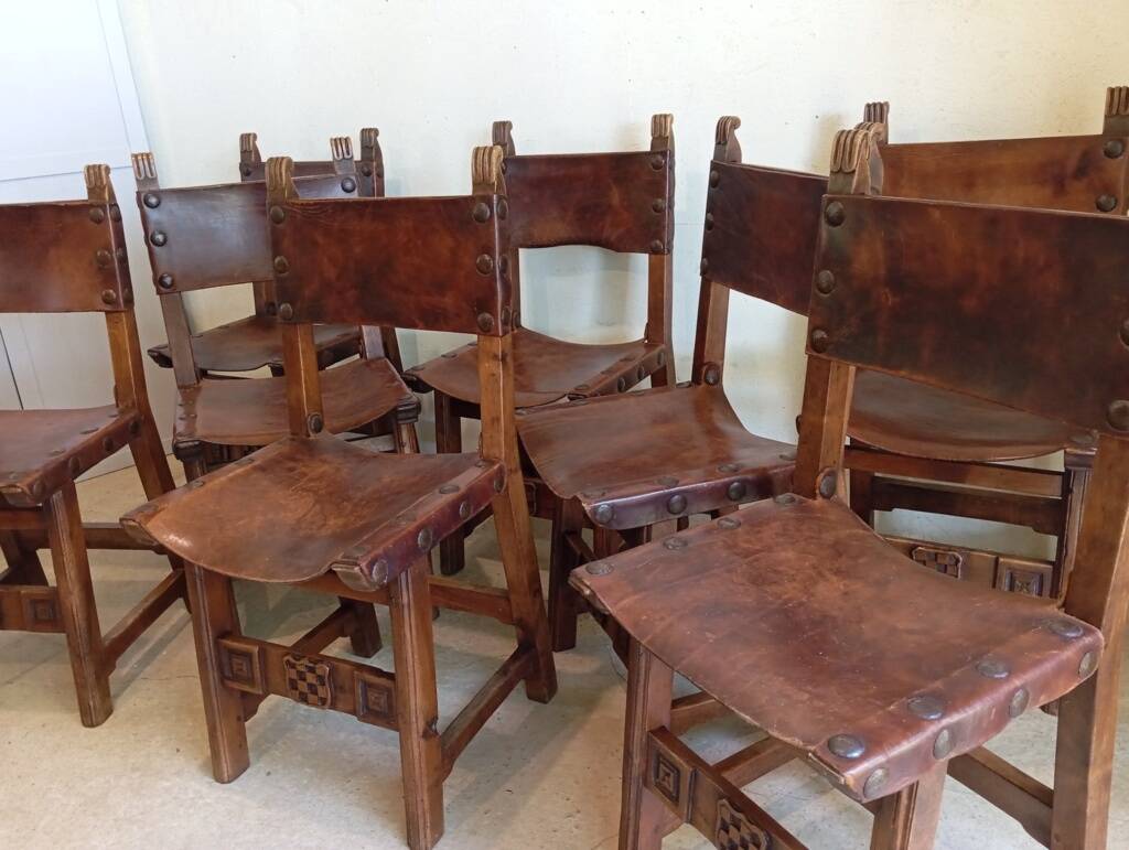 Set of 8 walnut and leather chairs from the 1950s