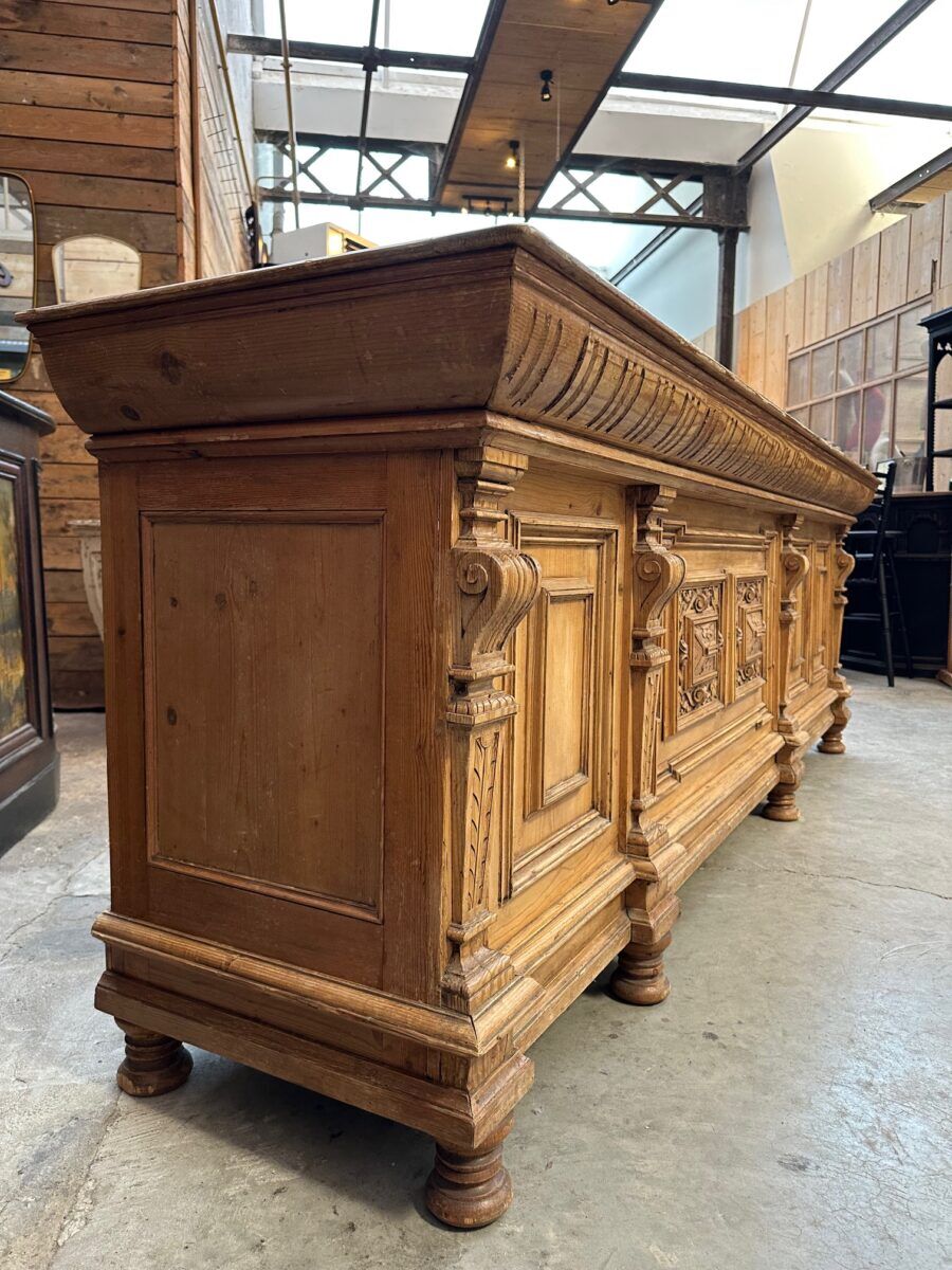 Old fir counter