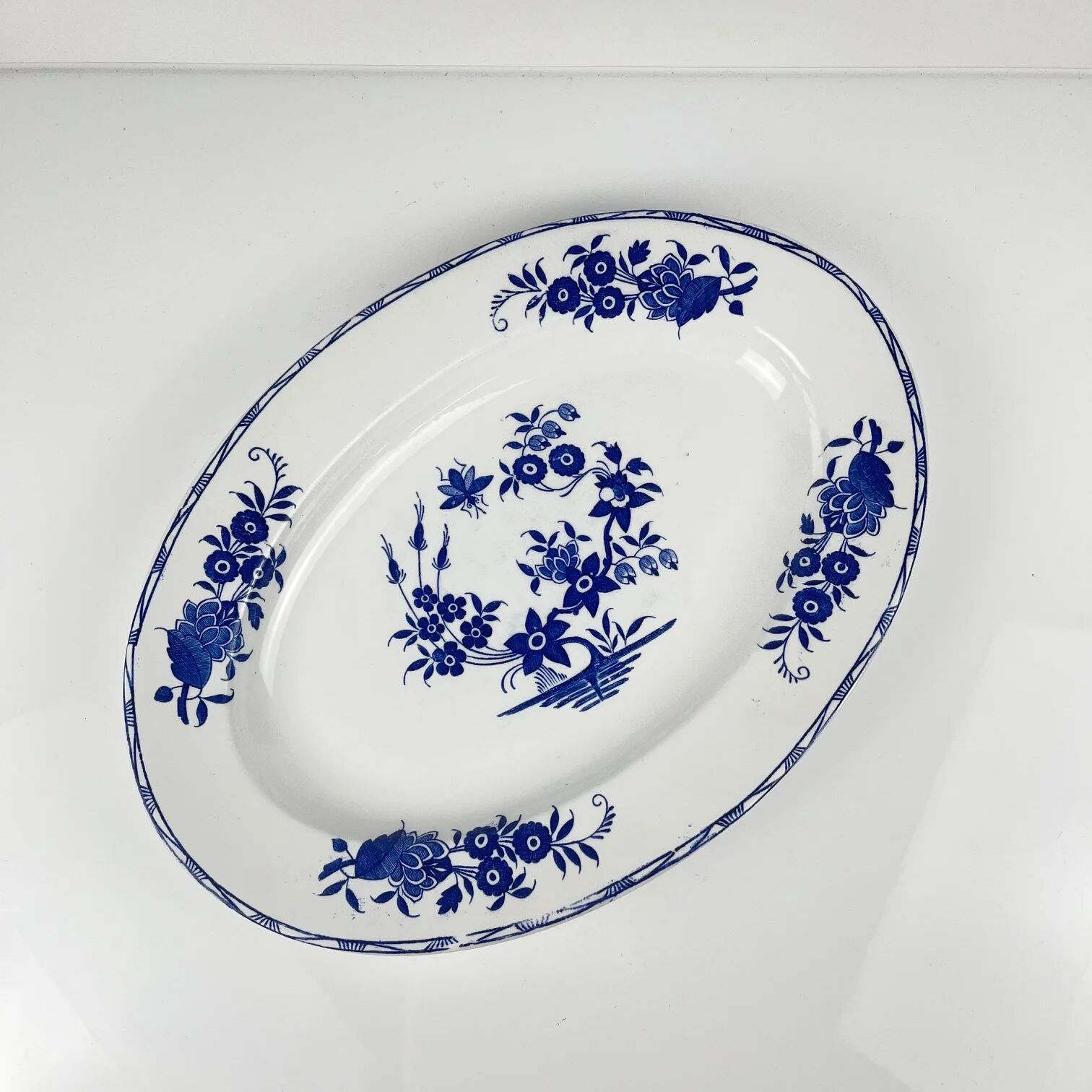 Oval dish "Grand bouquet", Boch brothers, La Louvière, Belgium, 1920