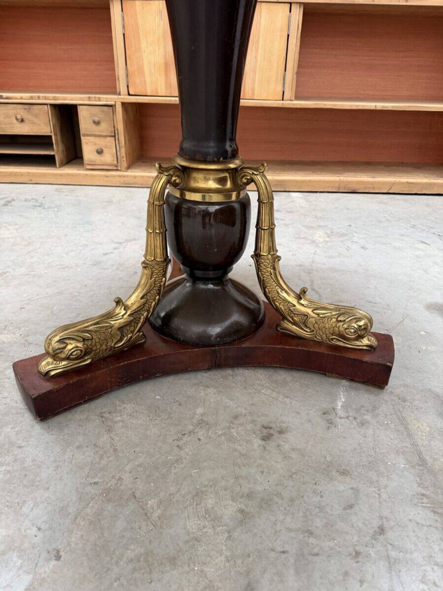 Table en laiton et onyx années 50