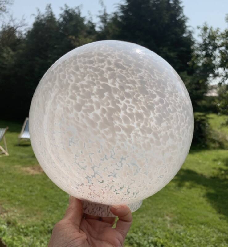 Globe ancien verre de Clichy