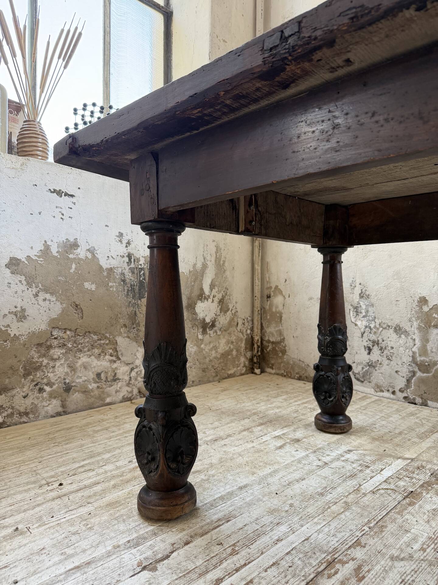 19th-century castle table, carved solid oak, 190cm.