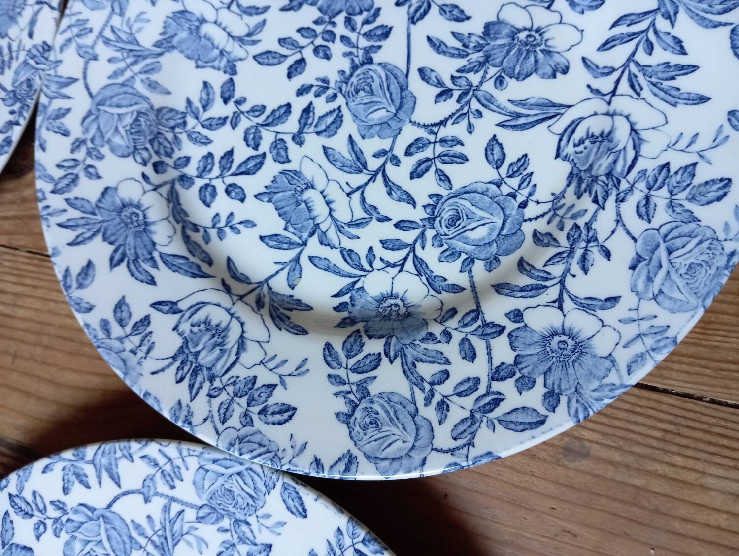 4 blue flower dinner plates, by Churchill - England