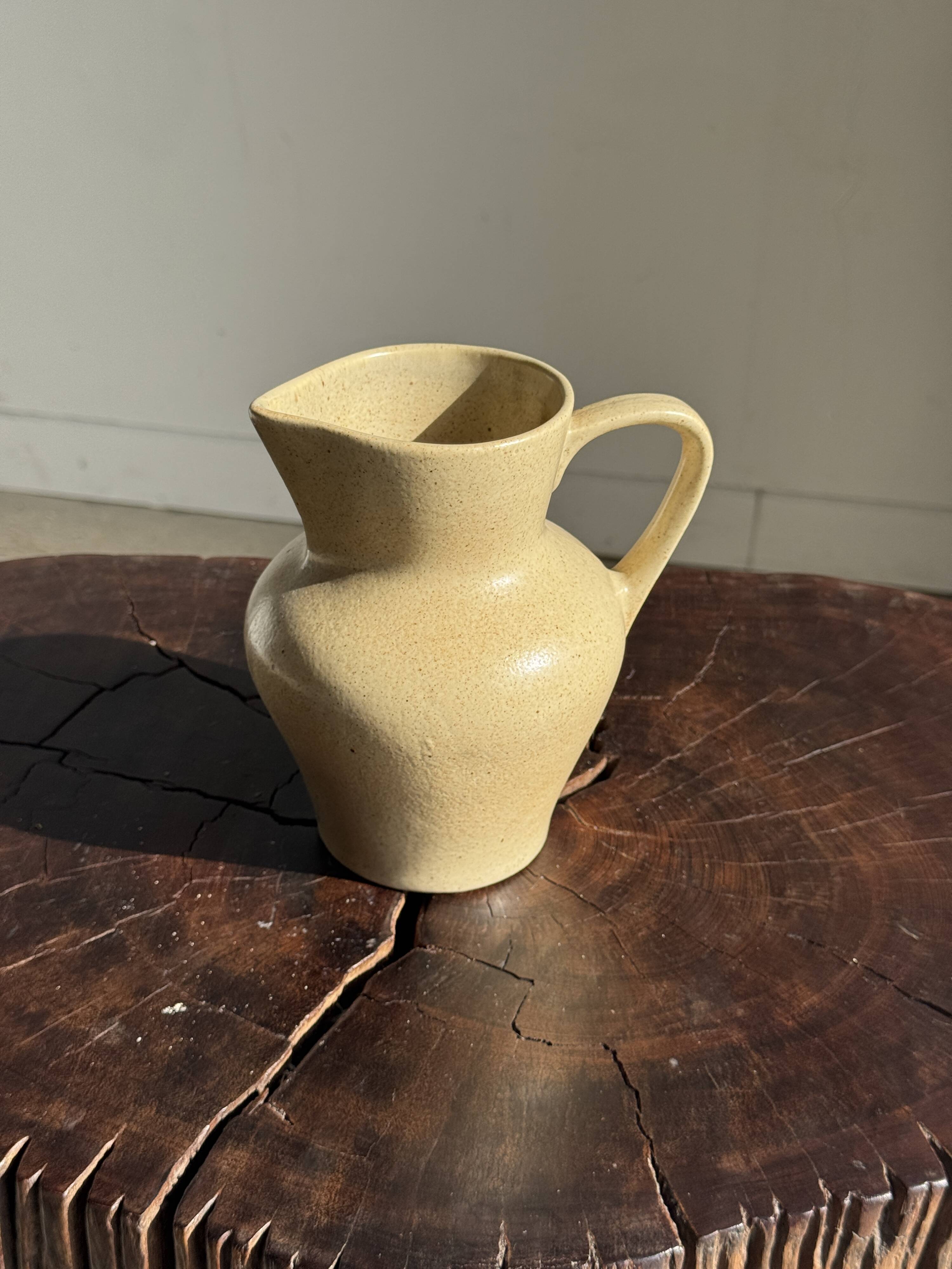 Small beige stoneware jug H14 L15