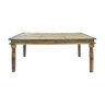 Table en bois sculpté et clouté