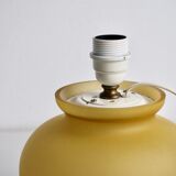 lampe en opaline sablée jaune de melarti