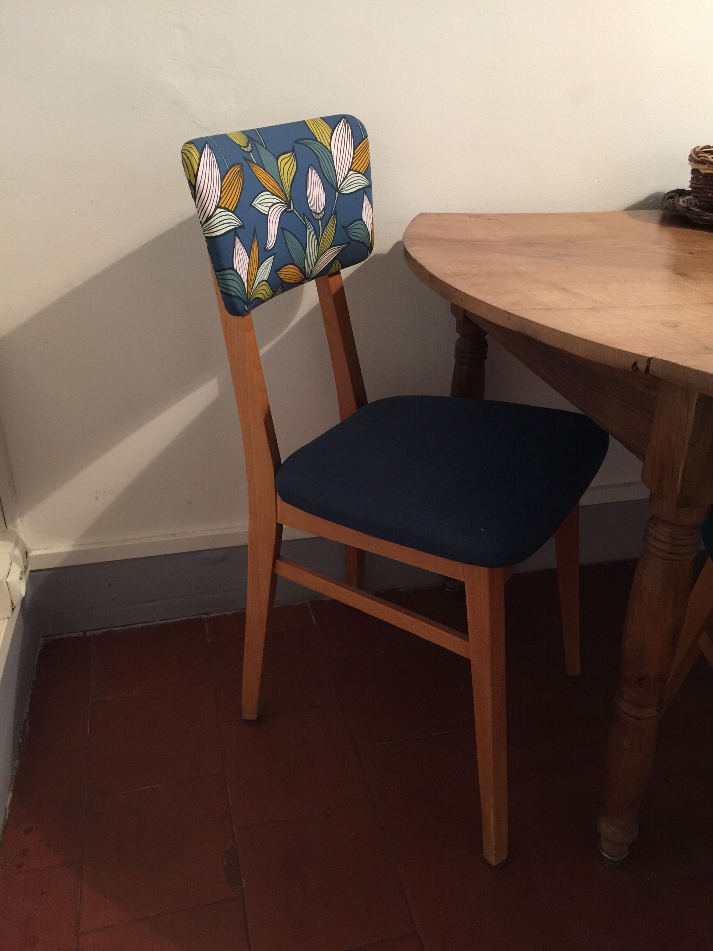 Suite of 4 refurbished Bauman chairs