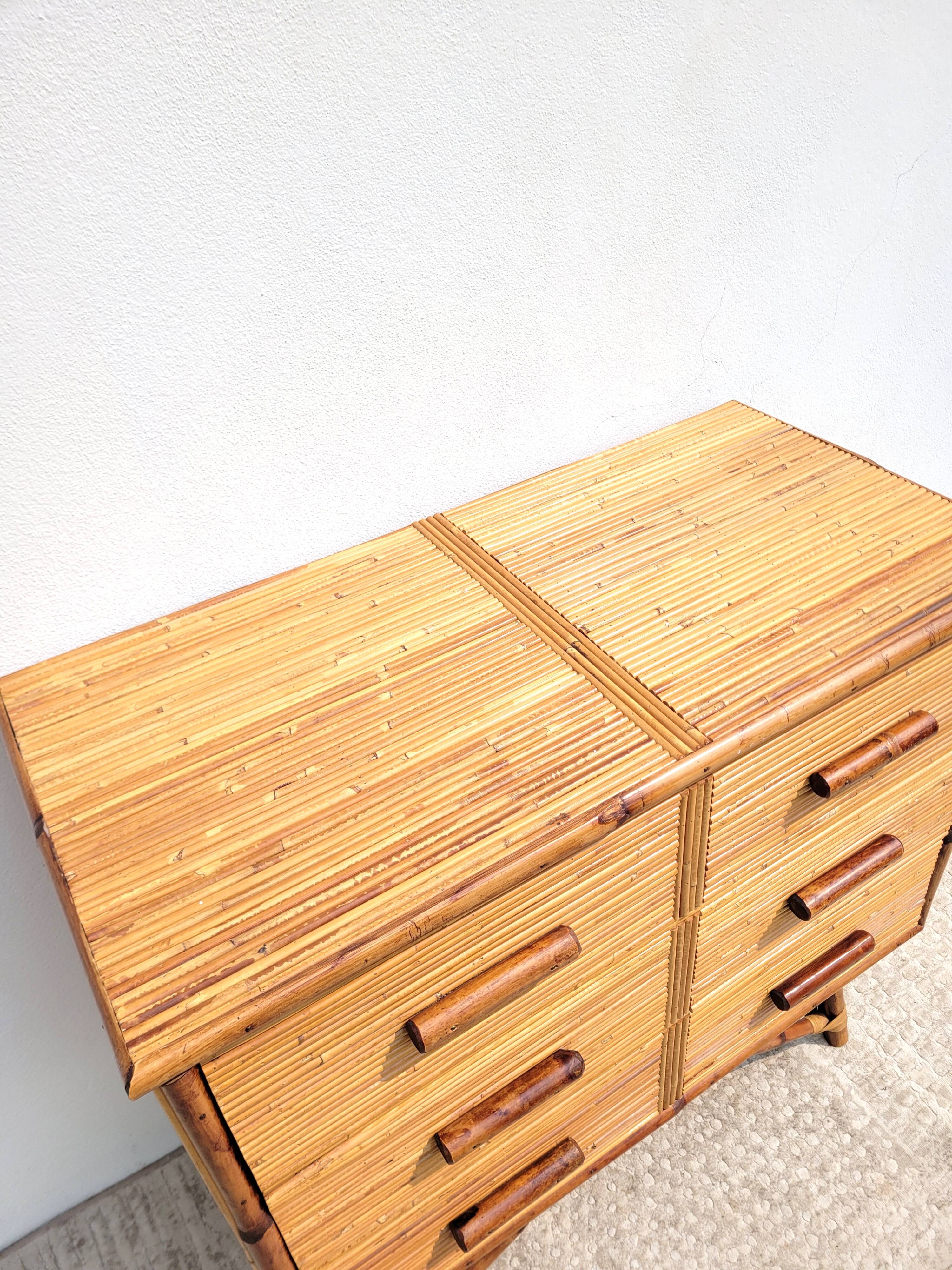 Commode en rotin vers 1960