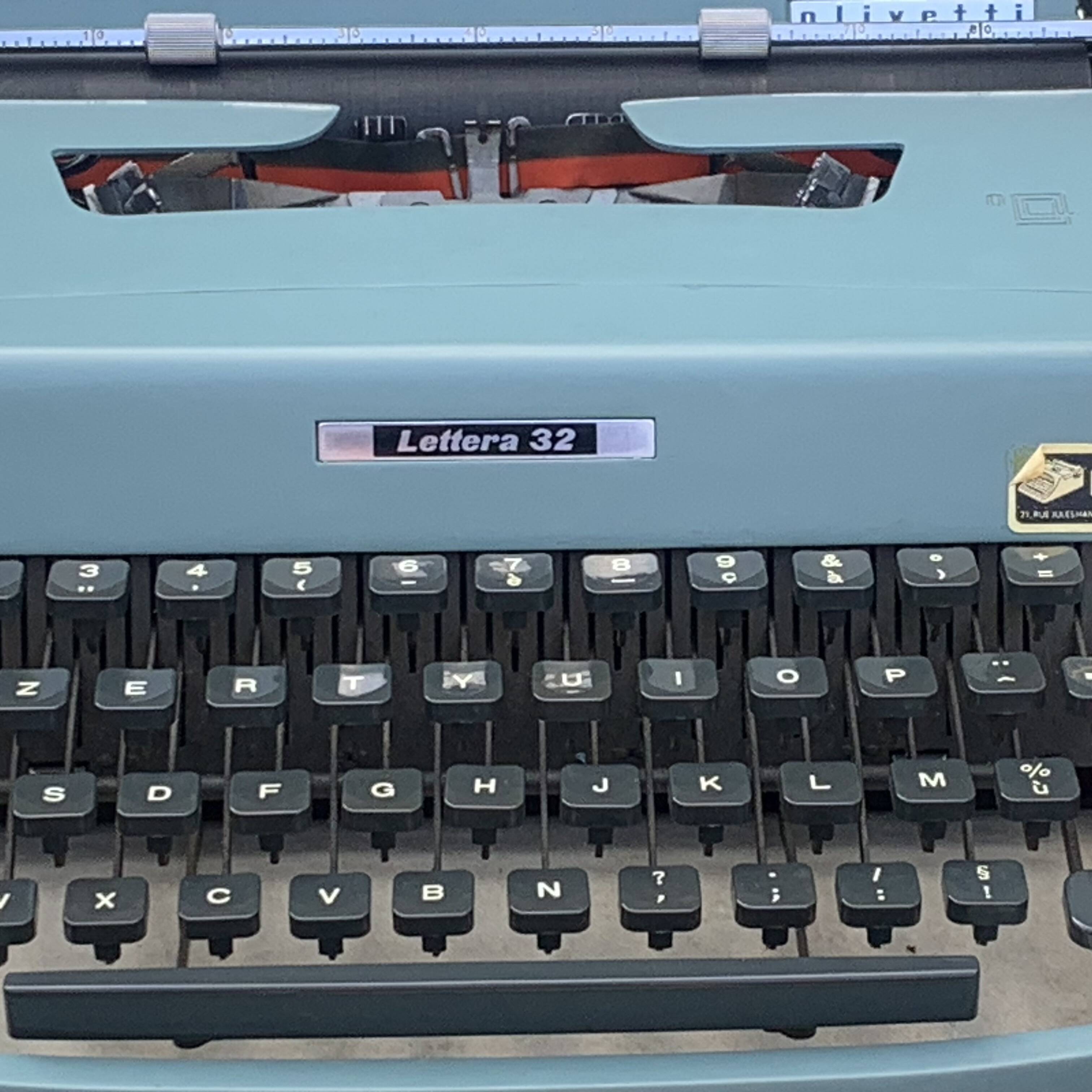 Olivetti Lettera 32 typewriter
