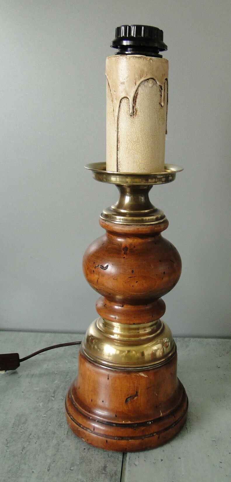 Pied de lampe en bois tourne et laiton années 70/80