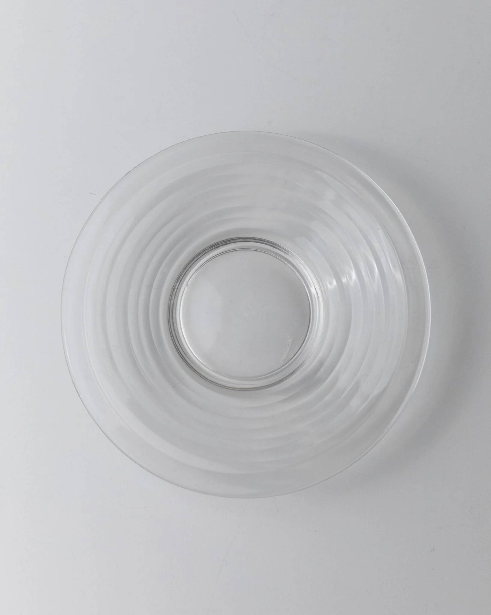 4 tasses en verre transparent avec soucoupes et embossage strié – Art Déco Italie années 1960, ensemble de vaisselle à thé élégant