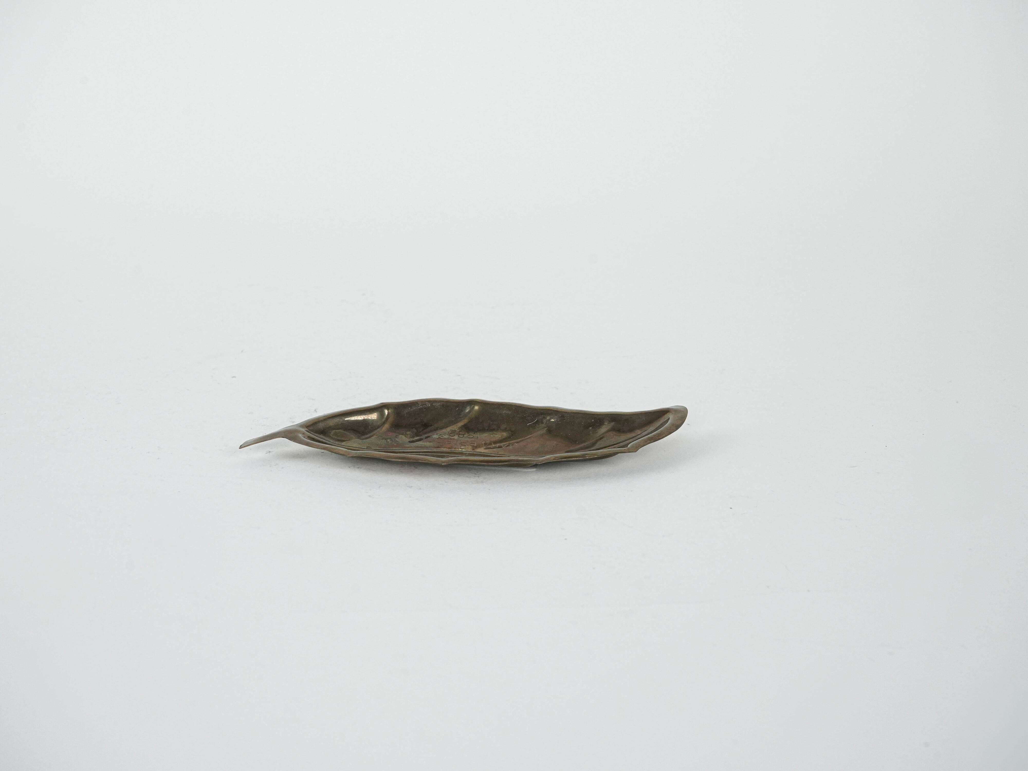 Metal leaf-shaped platter, Italian design, 1980s, made in Italy