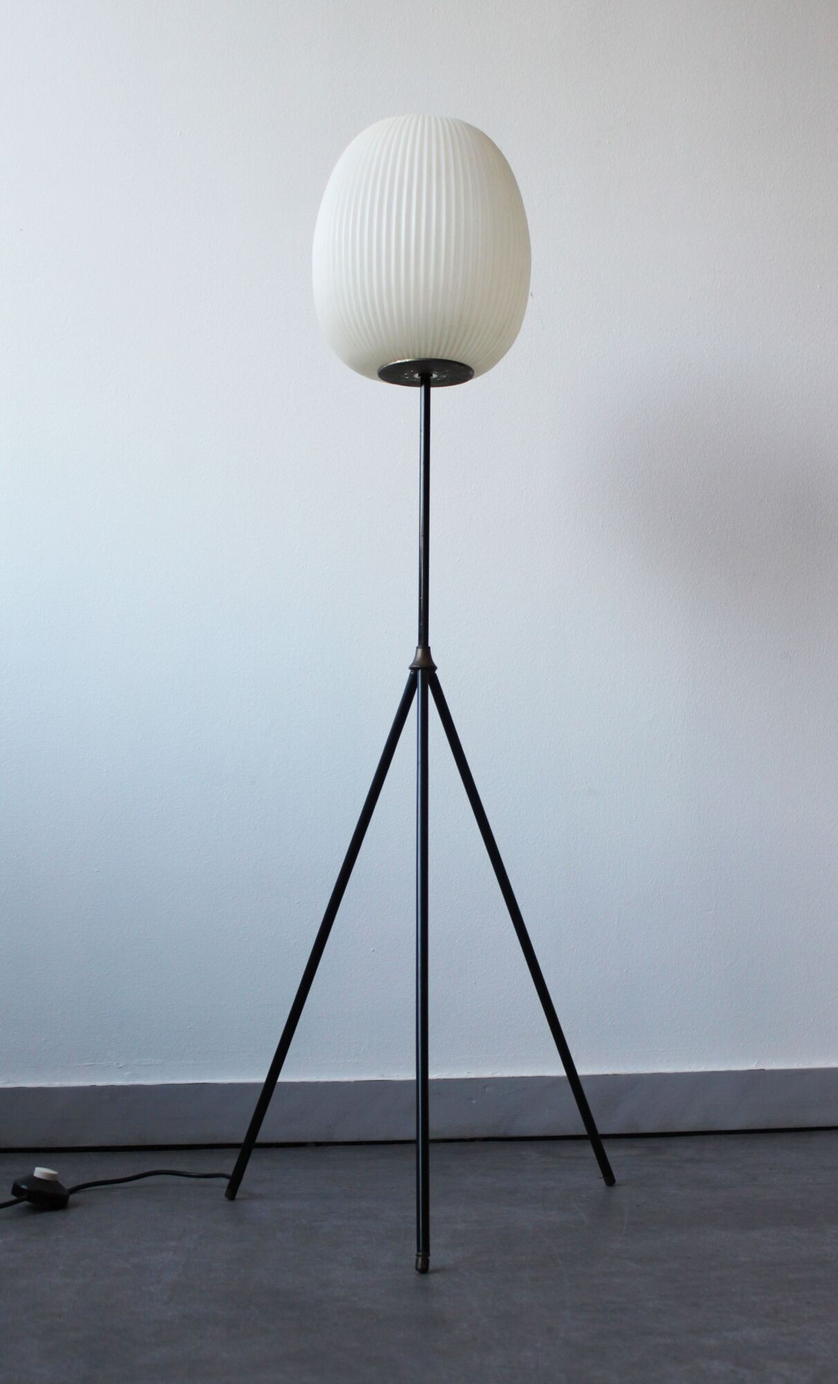 Lampadaire tripode en rhodoïd par Aro Leuchten, Allemagne, 60's