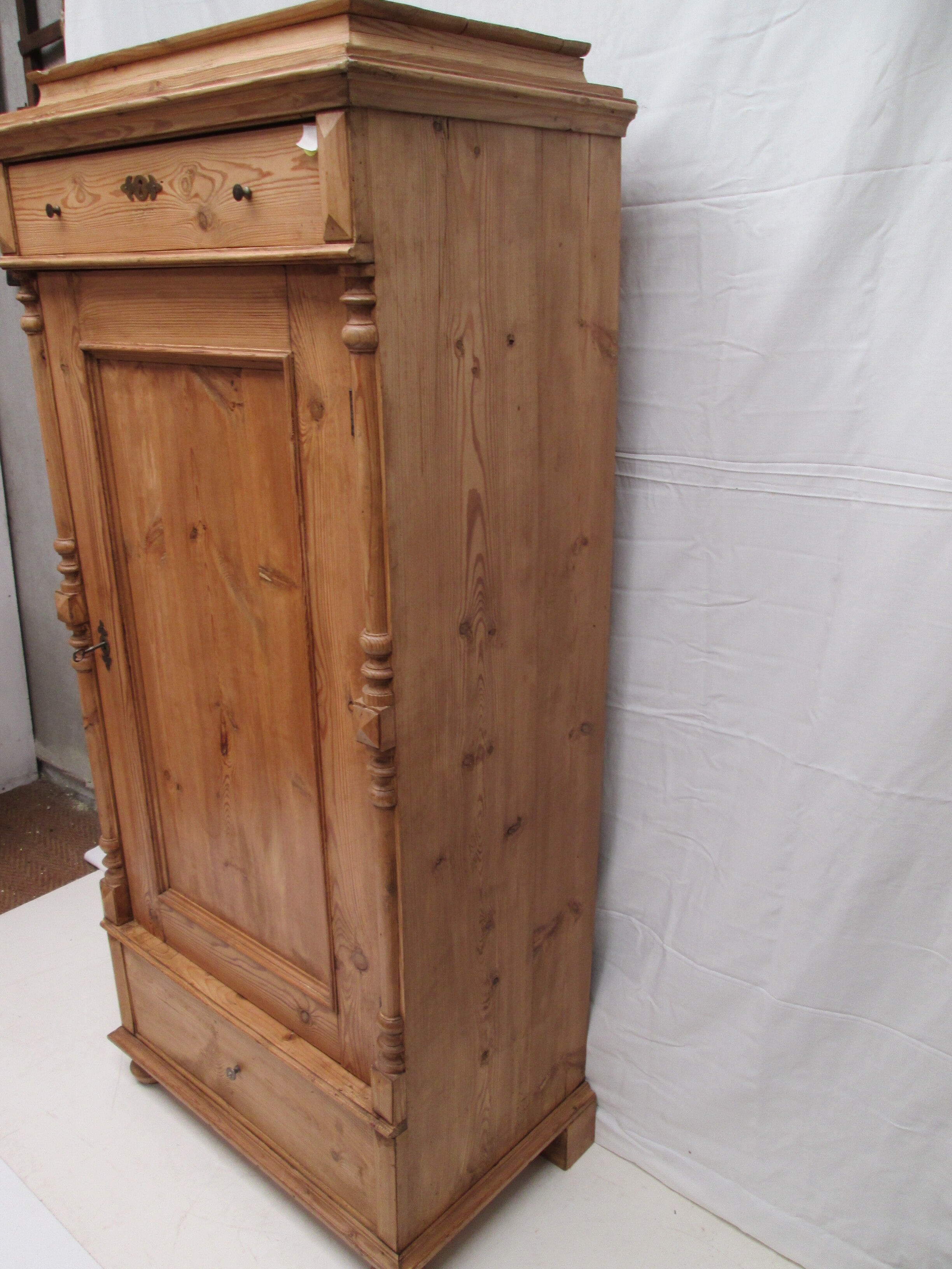 Danish bonnetière 19th in pine