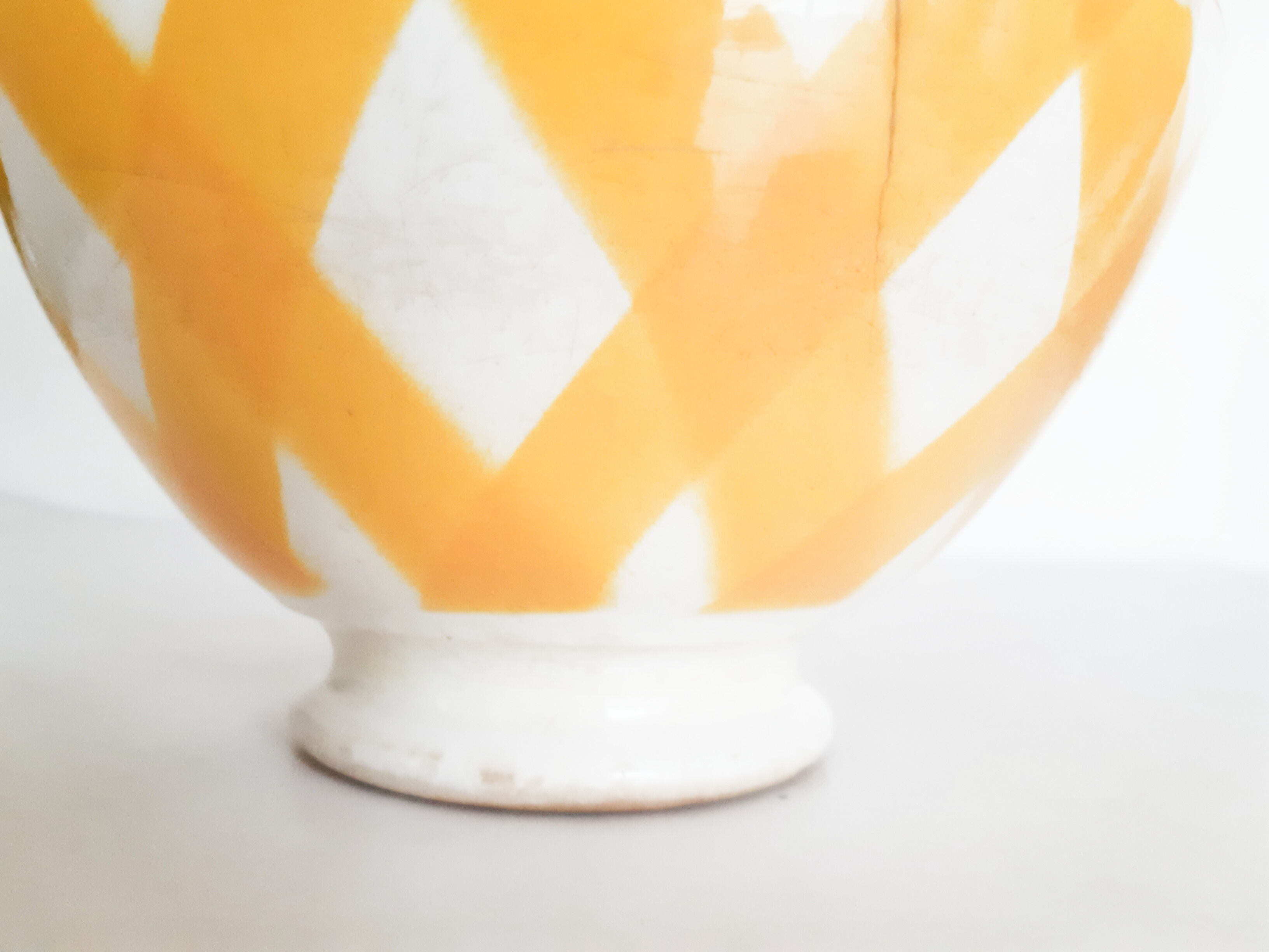 Yellow Scottish Sarreguemines earthenware piedouche bowl, Digouin