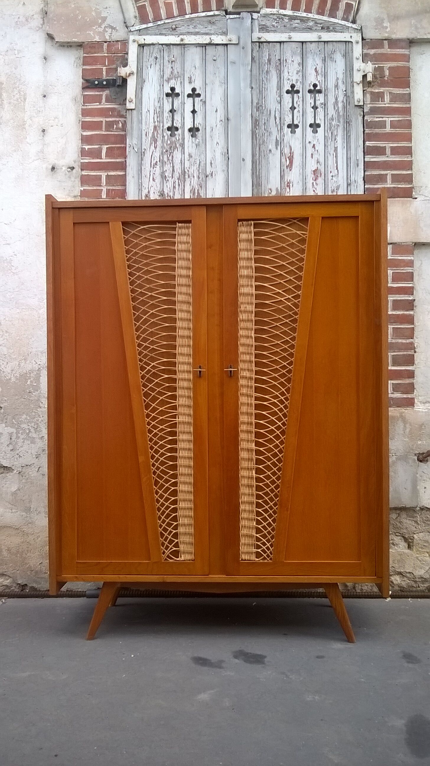 rattan bedside cabinet and sounds