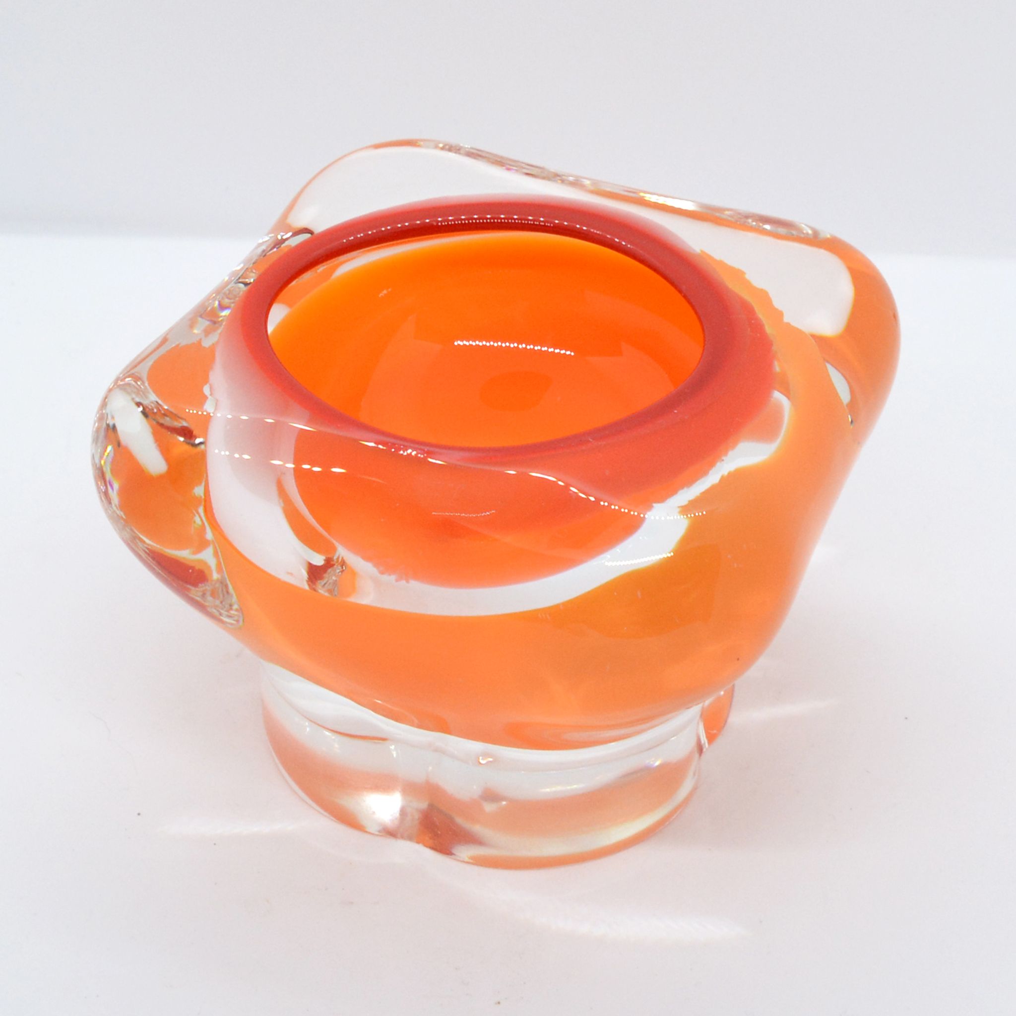 Organic ashtray bowl designed by Karel Wünsch, Czechoslovakia of the 1960s