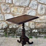 Tripod pedestal table in solid oak, richly carved and molded, 19th century