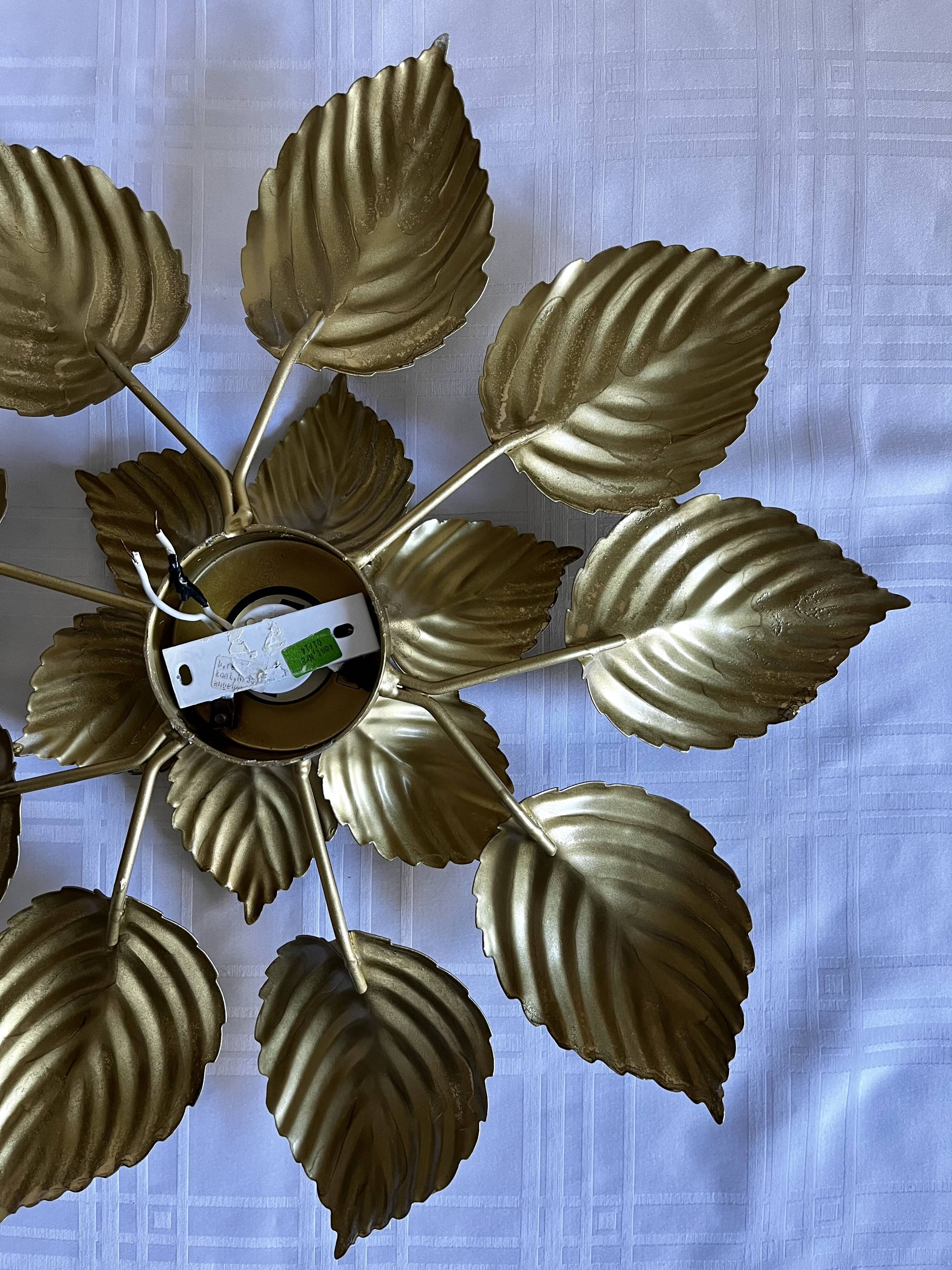 Wall lamp or ceiling lamp golden flower