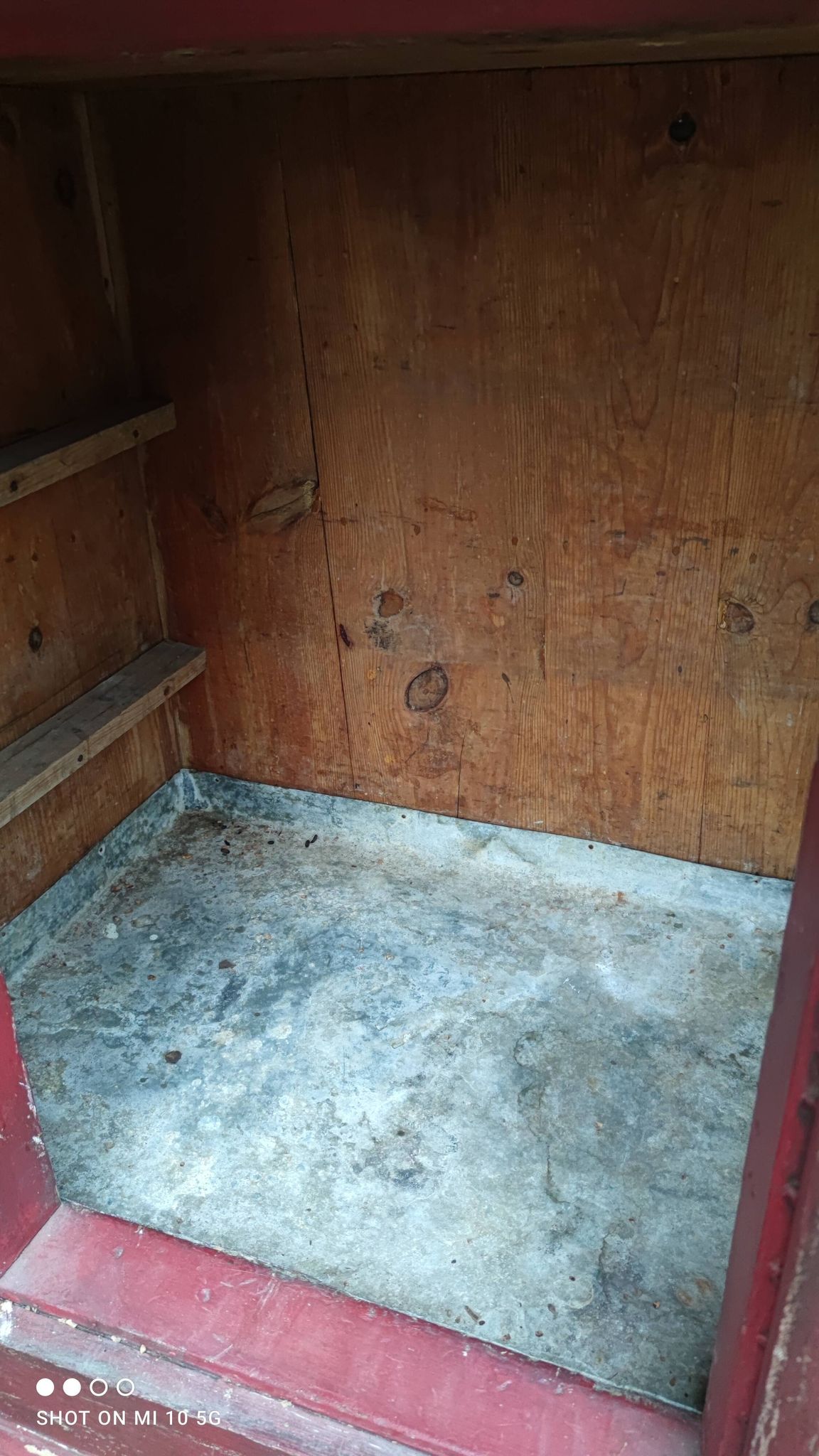 Bank oak counter patina wine lees old icehouse Henri ASSET