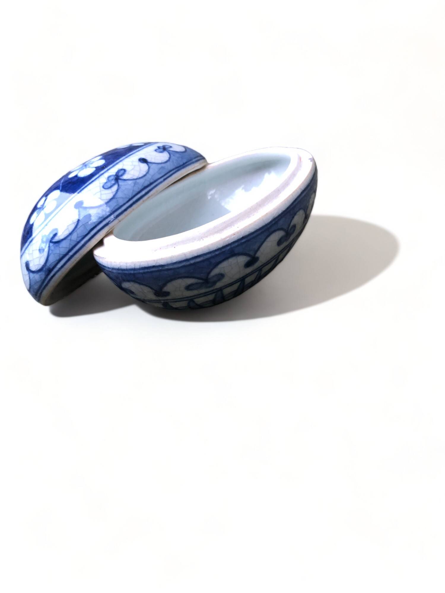 Ceramic egg box 13cm candy box hand painted 1930 floral flower pattern old vintage jewelry