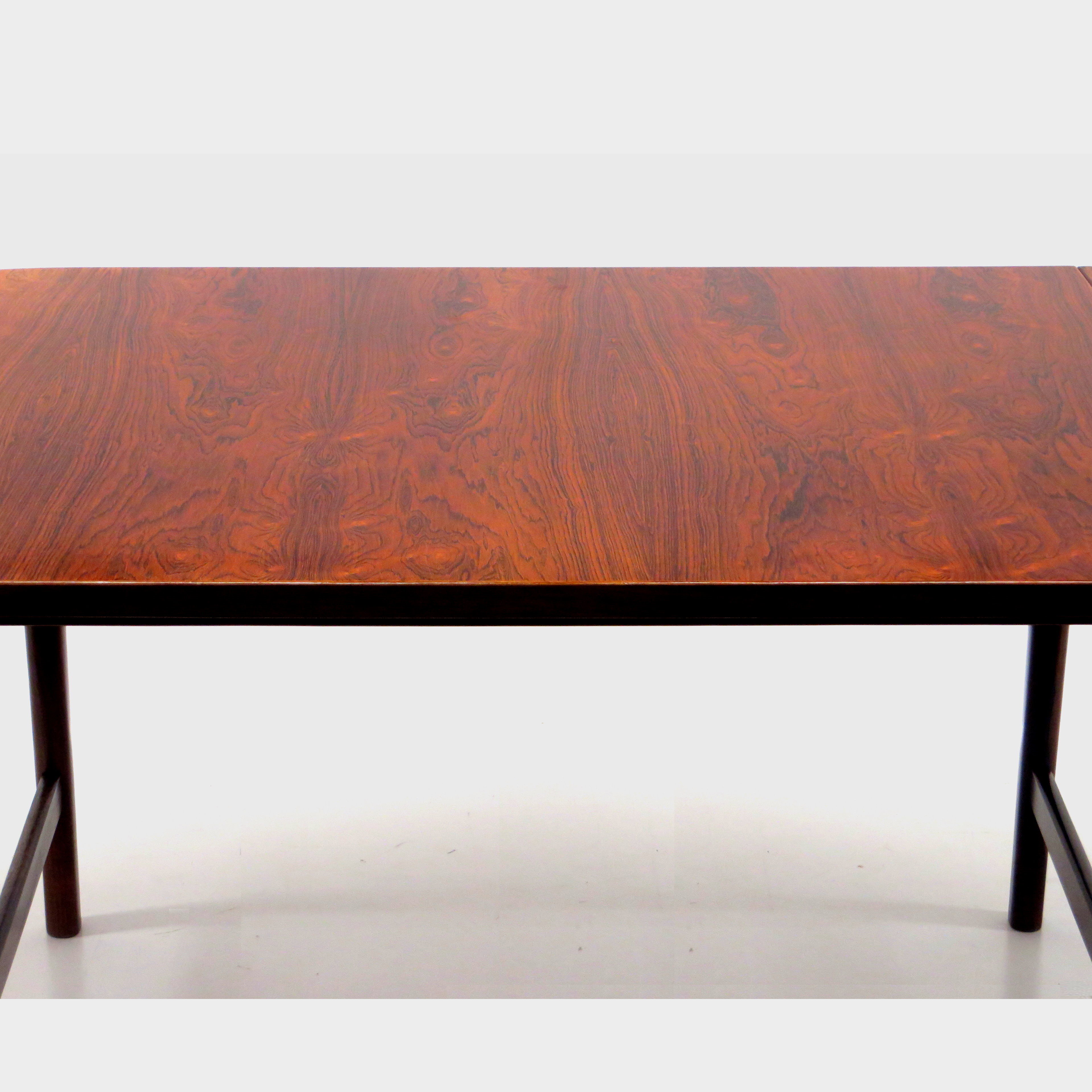 Oval extendable drop-leaf dining table, conference table made of high quality brazilian rio rosewood