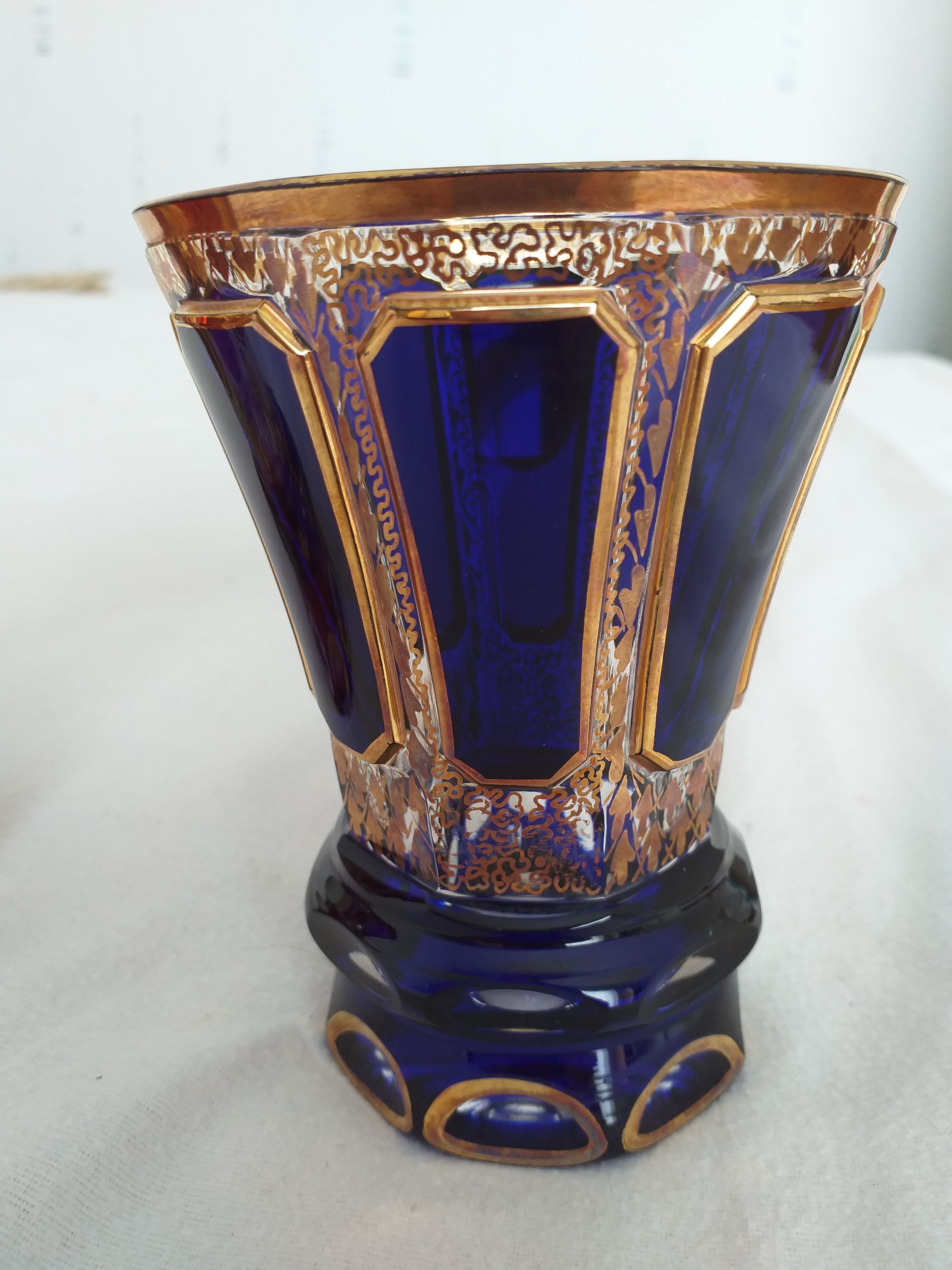 Verres en cristal coloré
