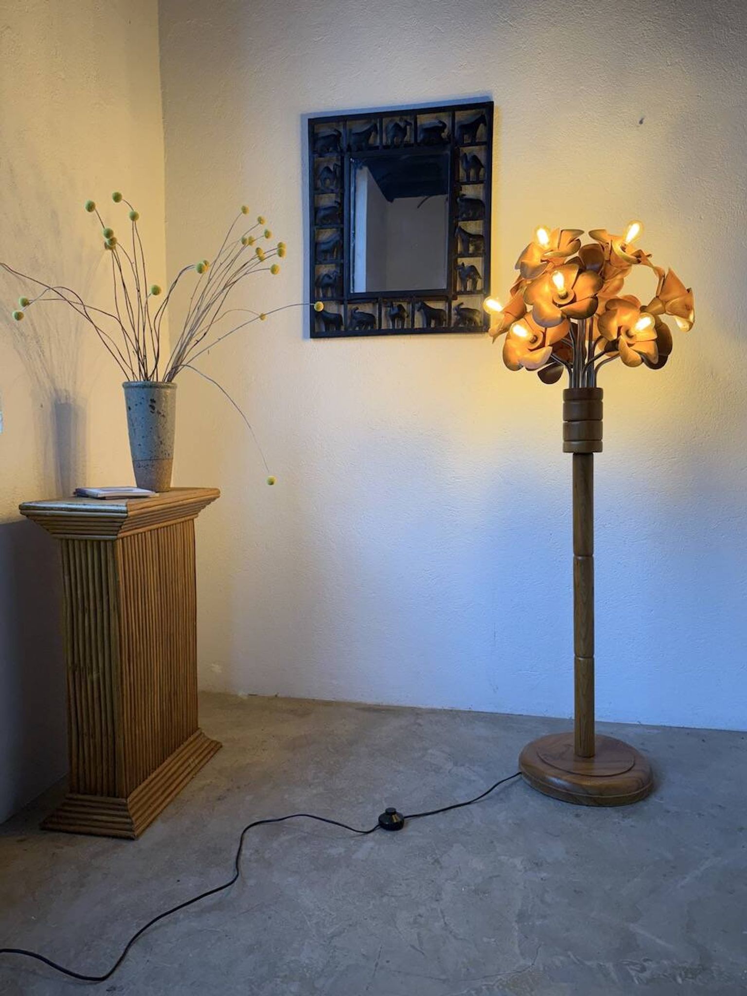 Lampadaire en orme motifs « fleurs », années 70