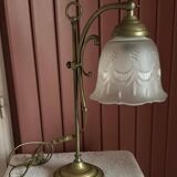 Lampe de table en laiton, abat jour en verre sculpté « style art nouveau »