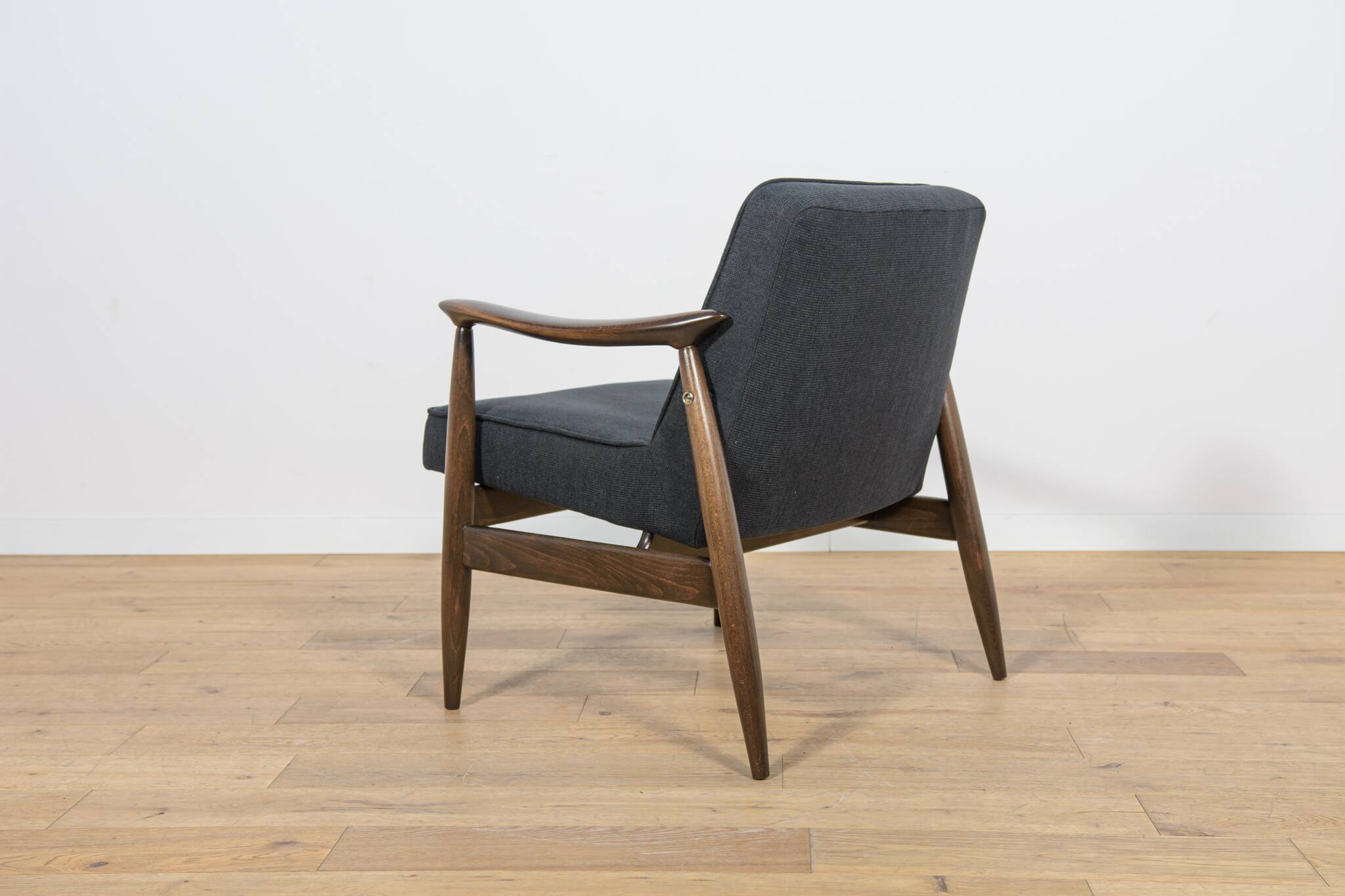 Mid Century Modern GFM-87 Armchair by Juliusz Kedziorek for Gościcińskie Fu