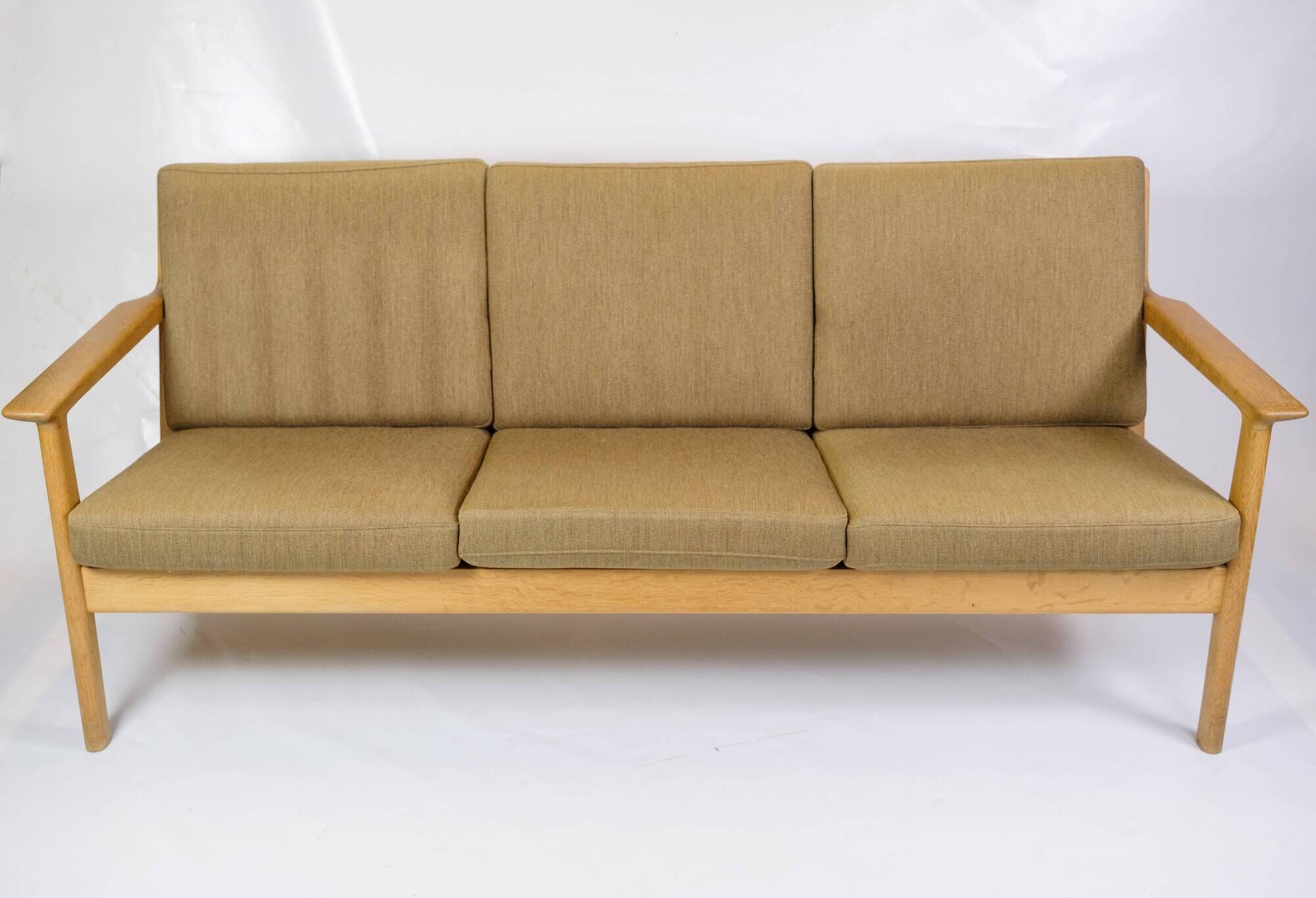 3-Person Sofa Model GE265/3 Made In Oak By Hans J. Wegner For Getama From 1960s
