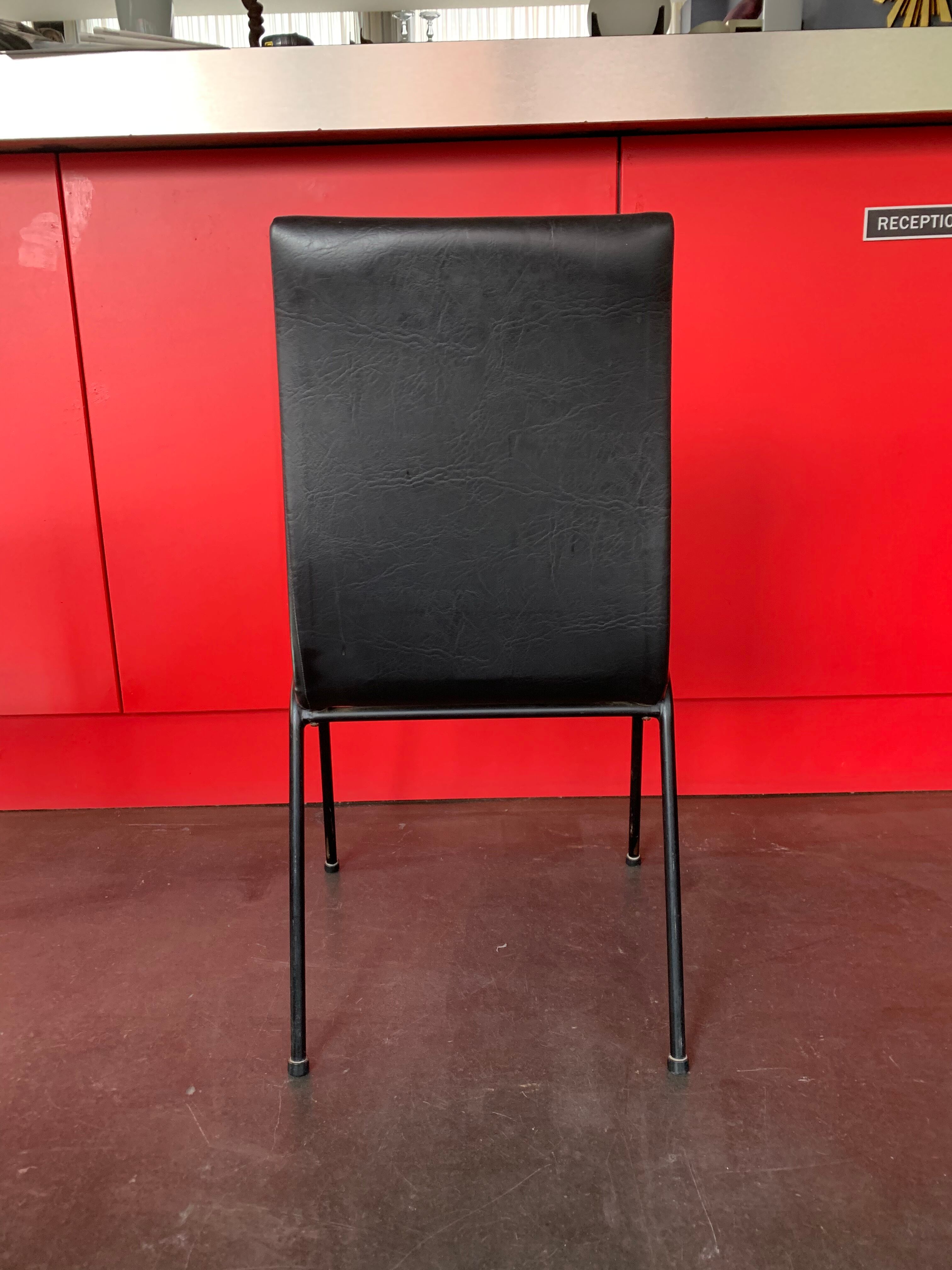Chair Pierre Guariche edition Meurop