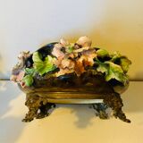 Cache pot, Napoleon III jardinière from the 19th century in barbotine and bronze.