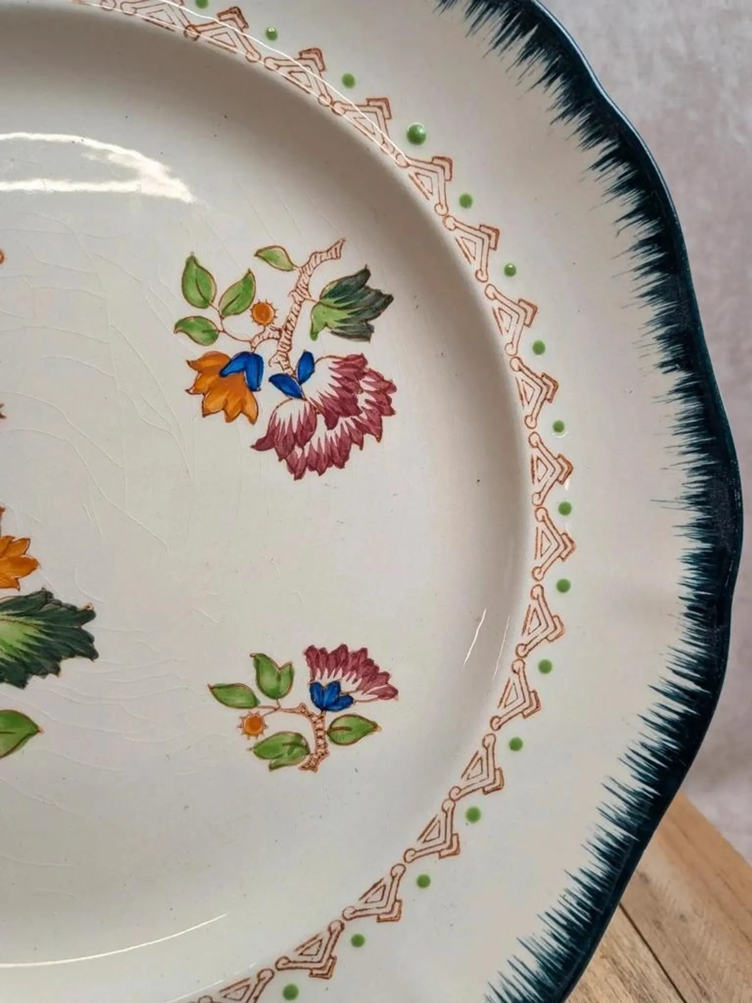 Large ironstone plate Longwy – Shanghai model – Polychrome floral decoration