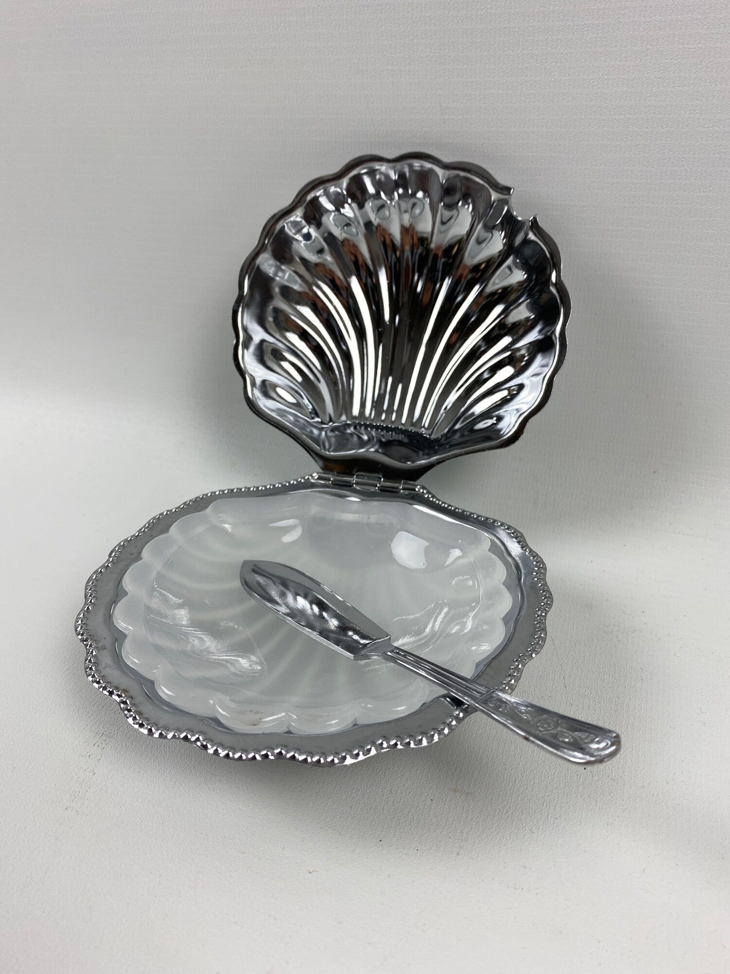 Beurrier forms seashell