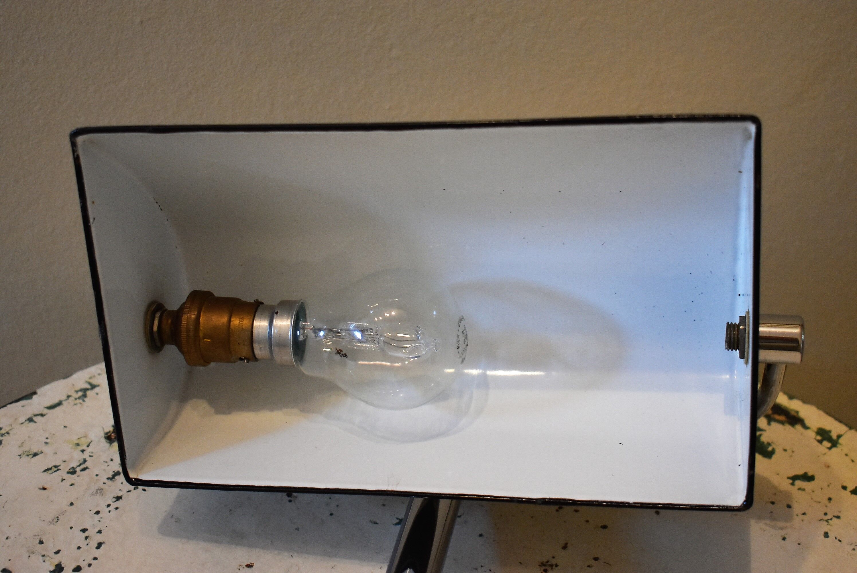 Notary lamp with green enamelled reflector