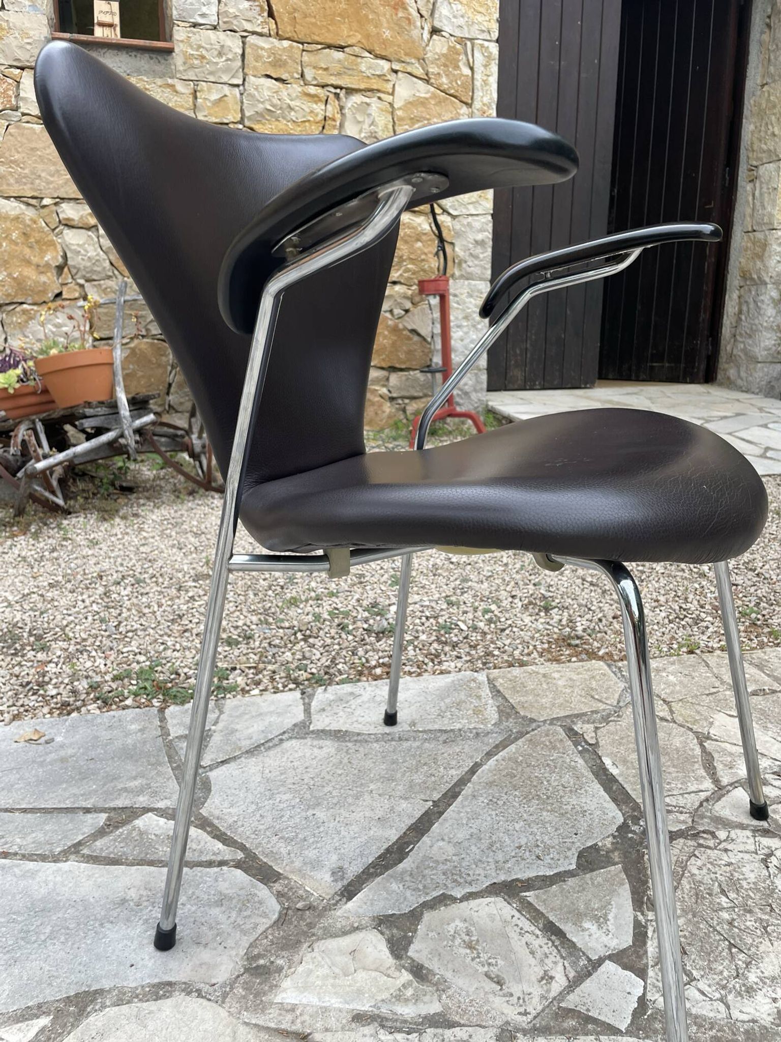 Chaises 3207 -Arne Jacobsen pour Fritz Hansen-Danemark