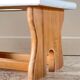 Tabouret vintage en hêtre et peint en blanc