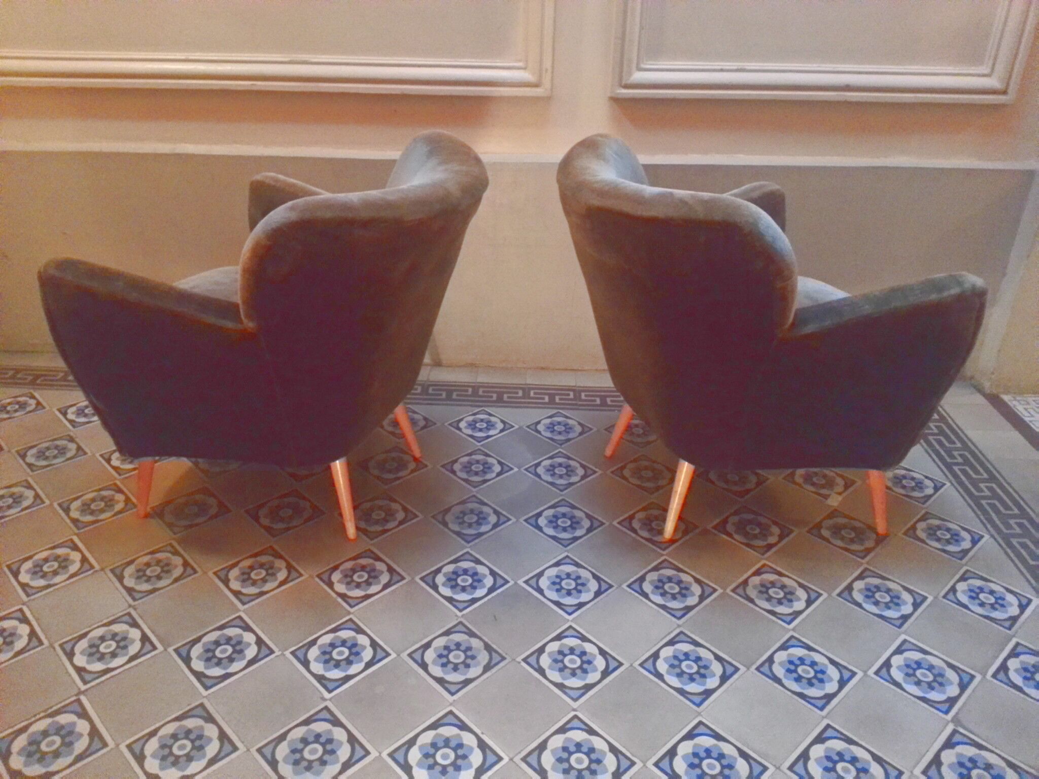 1 cute little round Chair 50 years