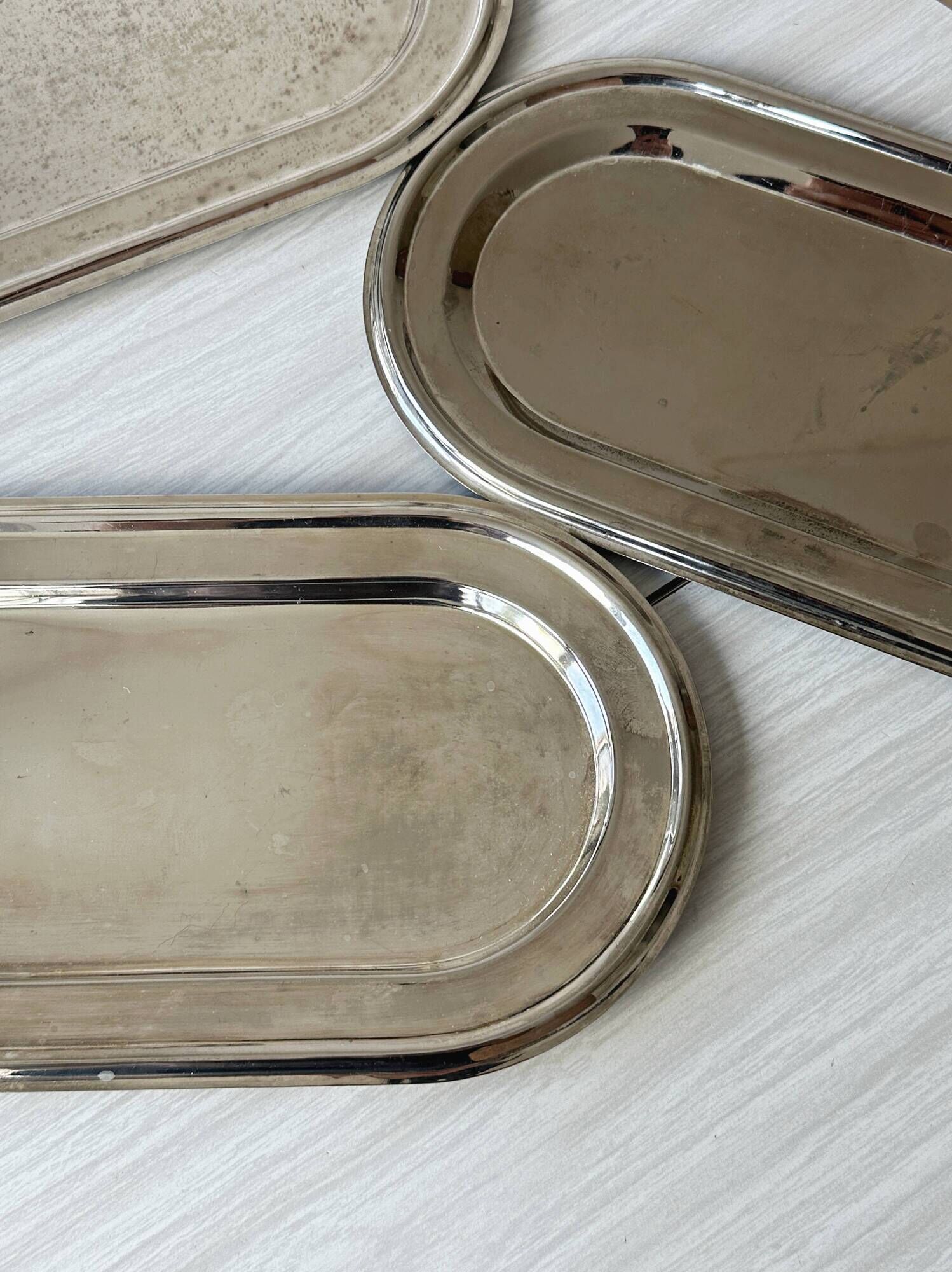 Set of 3 silver-plated trays with a very patinated finish.