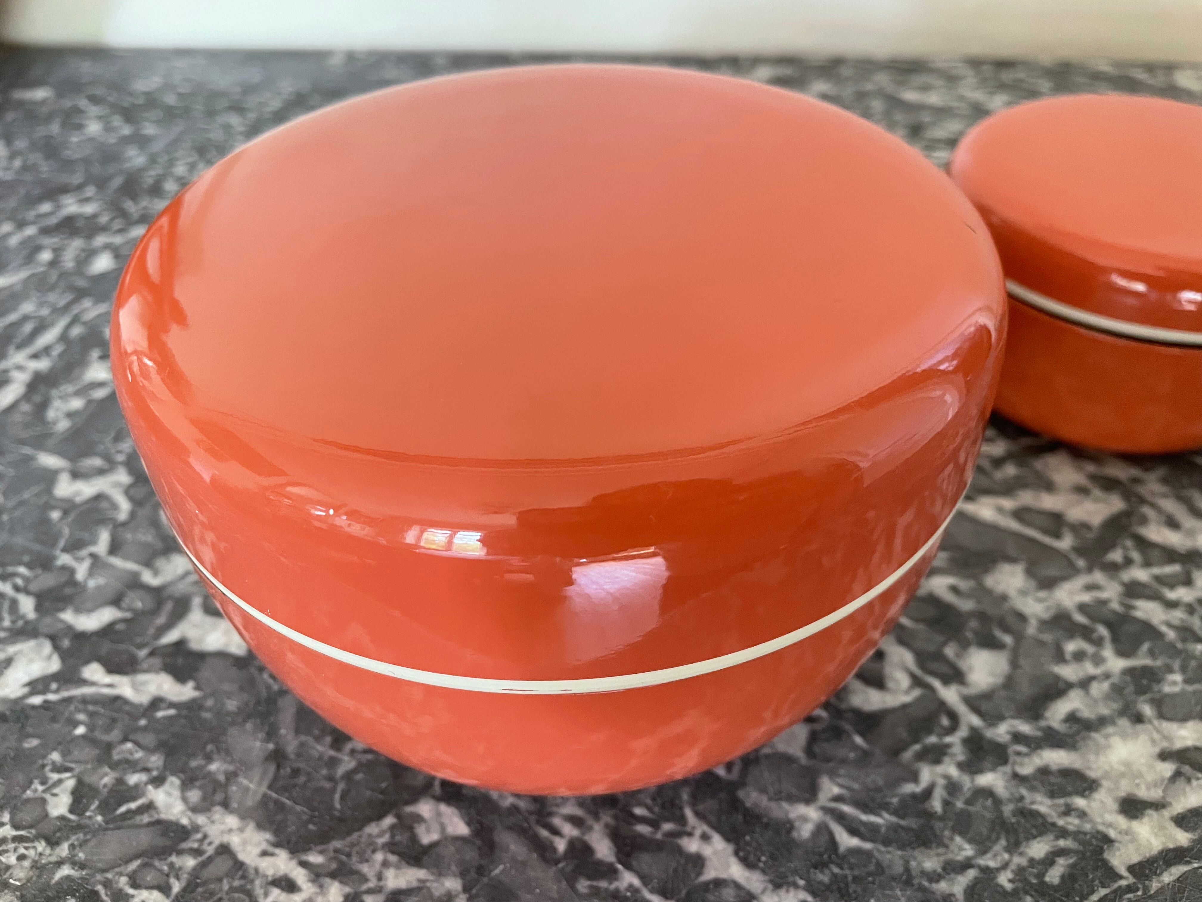 Pull-out boxes in bakelite lacquered 70s