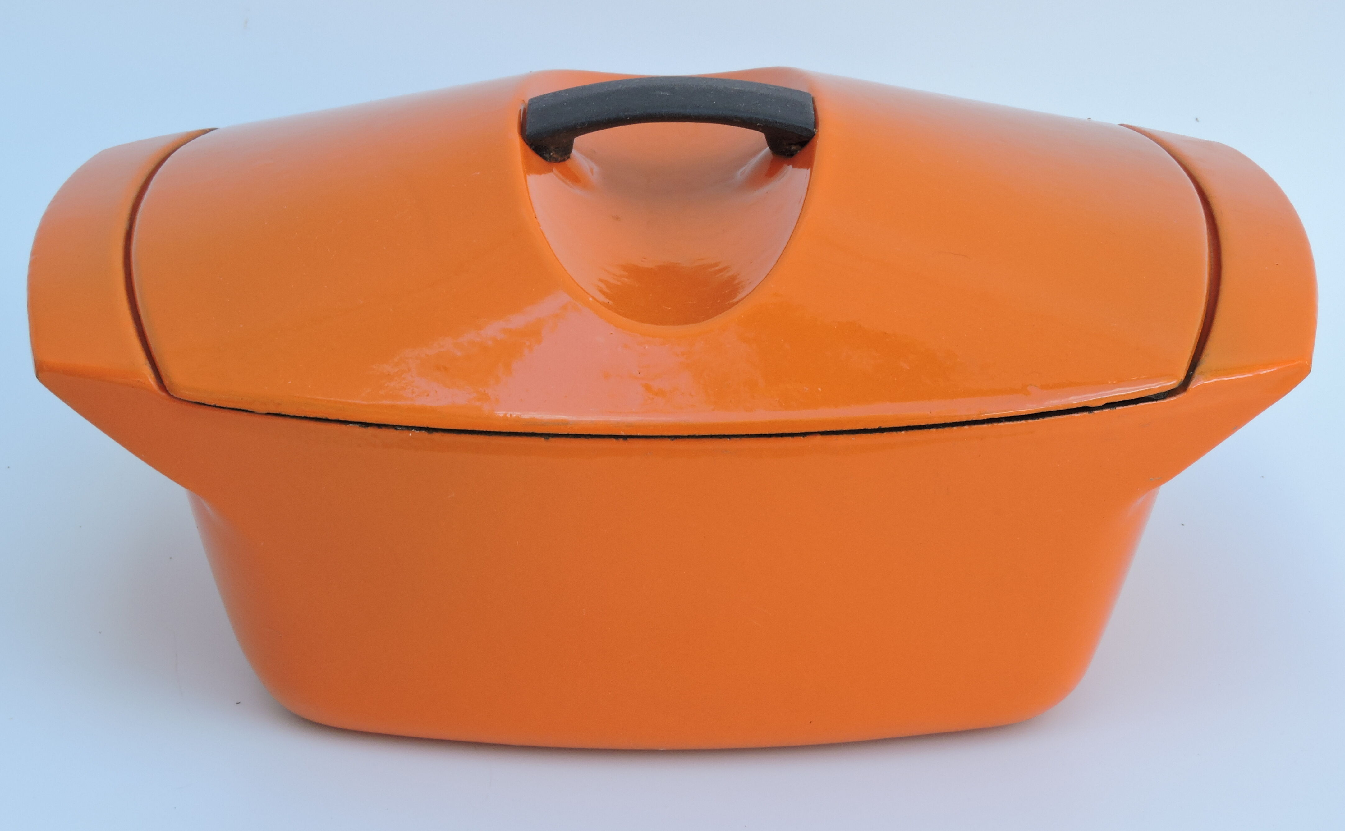 Enamelled cast iron casserole Le Creuset 4L5 designed by Raymond Loewy Vintage
