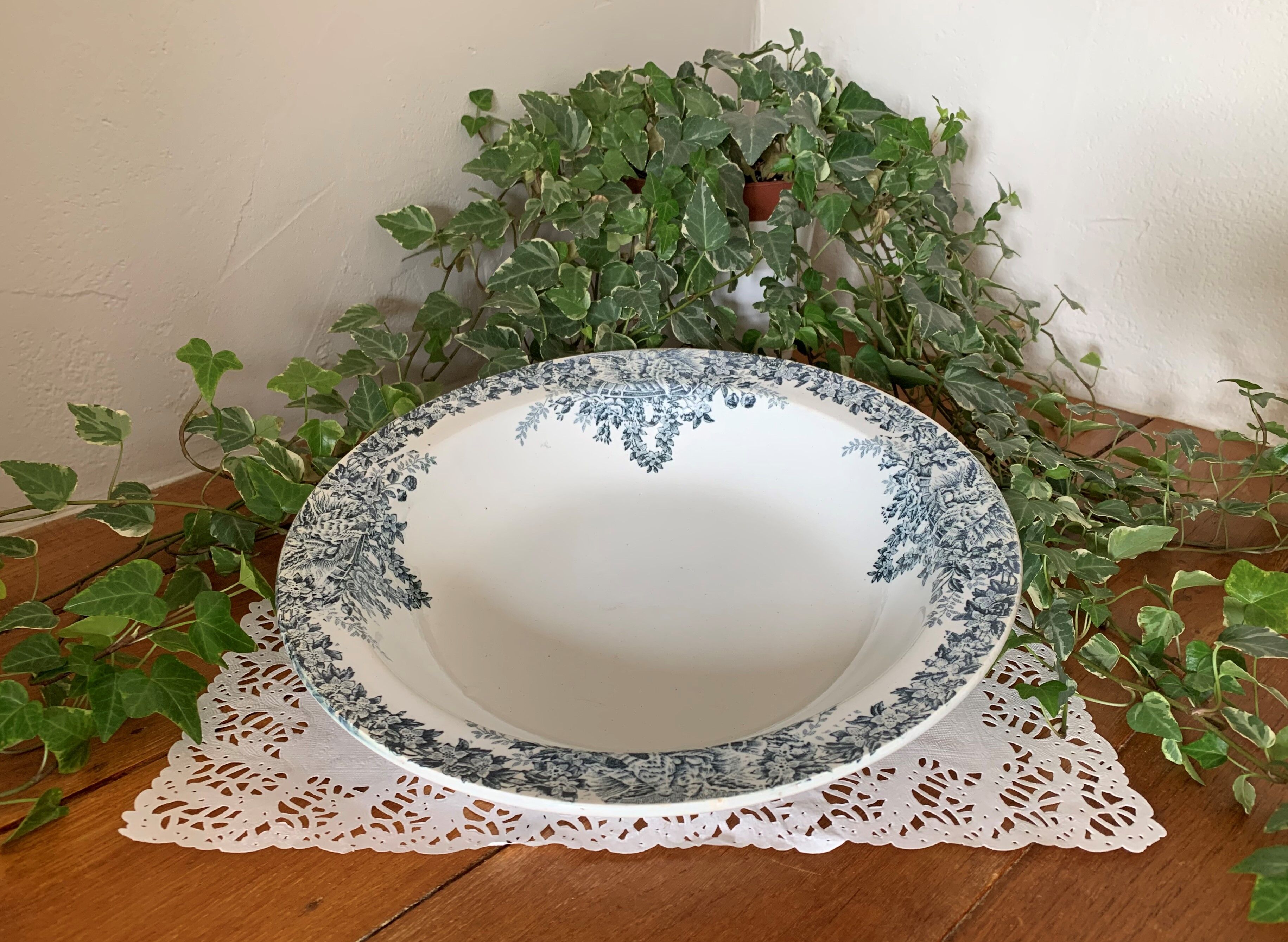 Old earthenware salad bowl from Saint Amand (North)