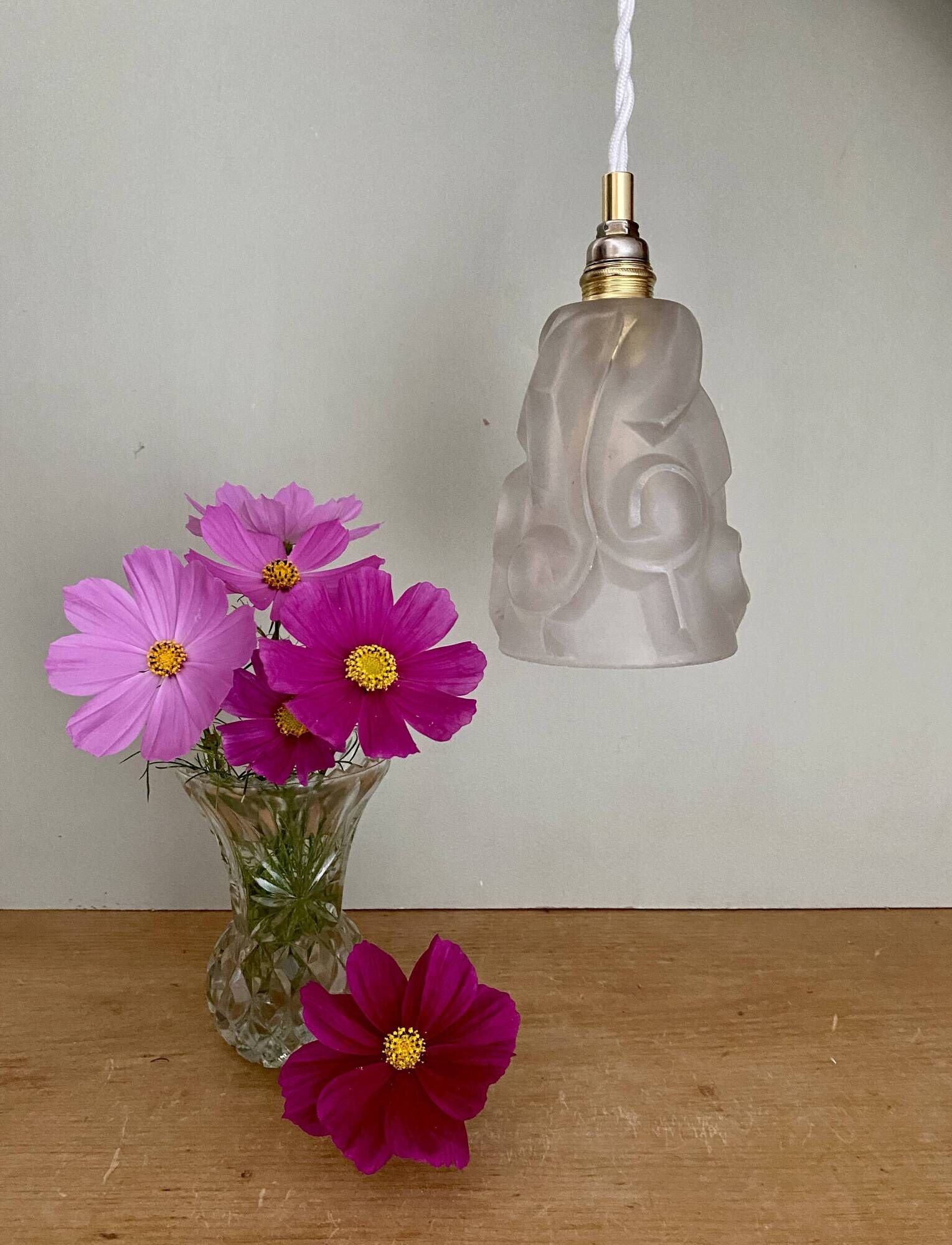 Vintage art deco tulip pendant light in frosted glass signed Degué